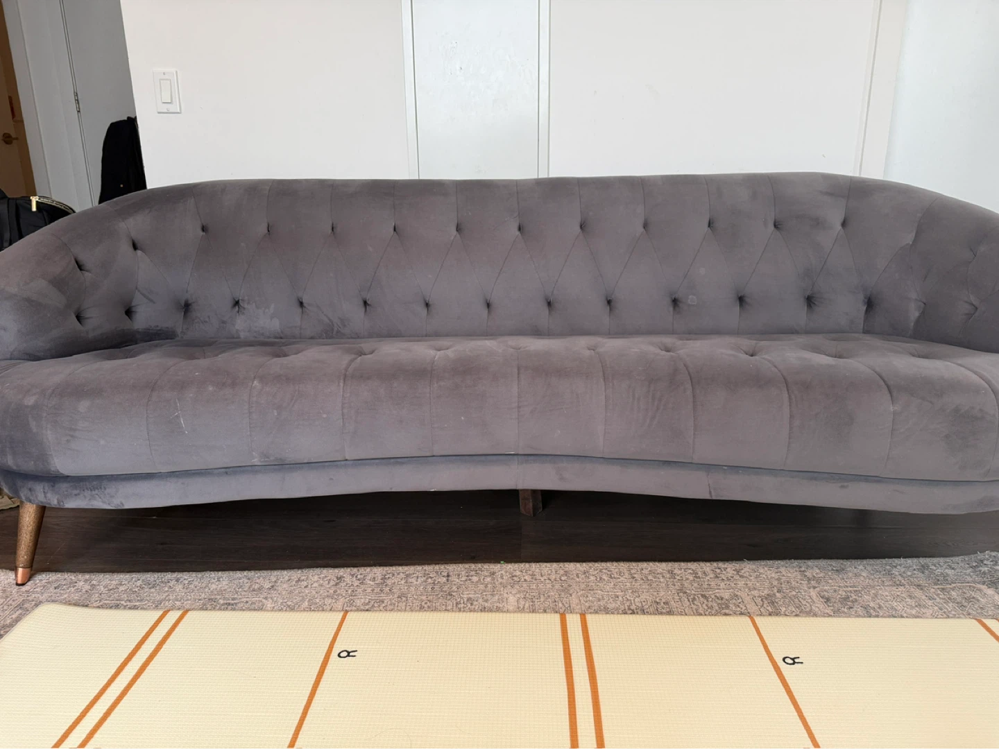 Grey Velvet Tufted Curved Sofa - photo 3