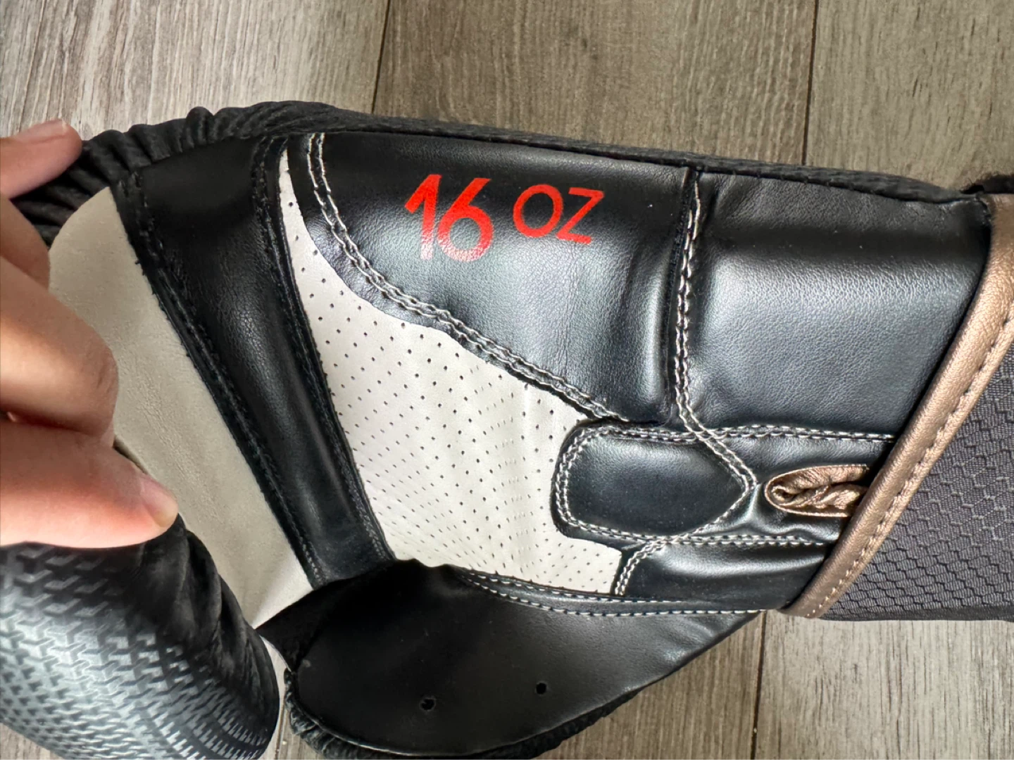Outshock 16 oz Boxing Gloves - photo 2