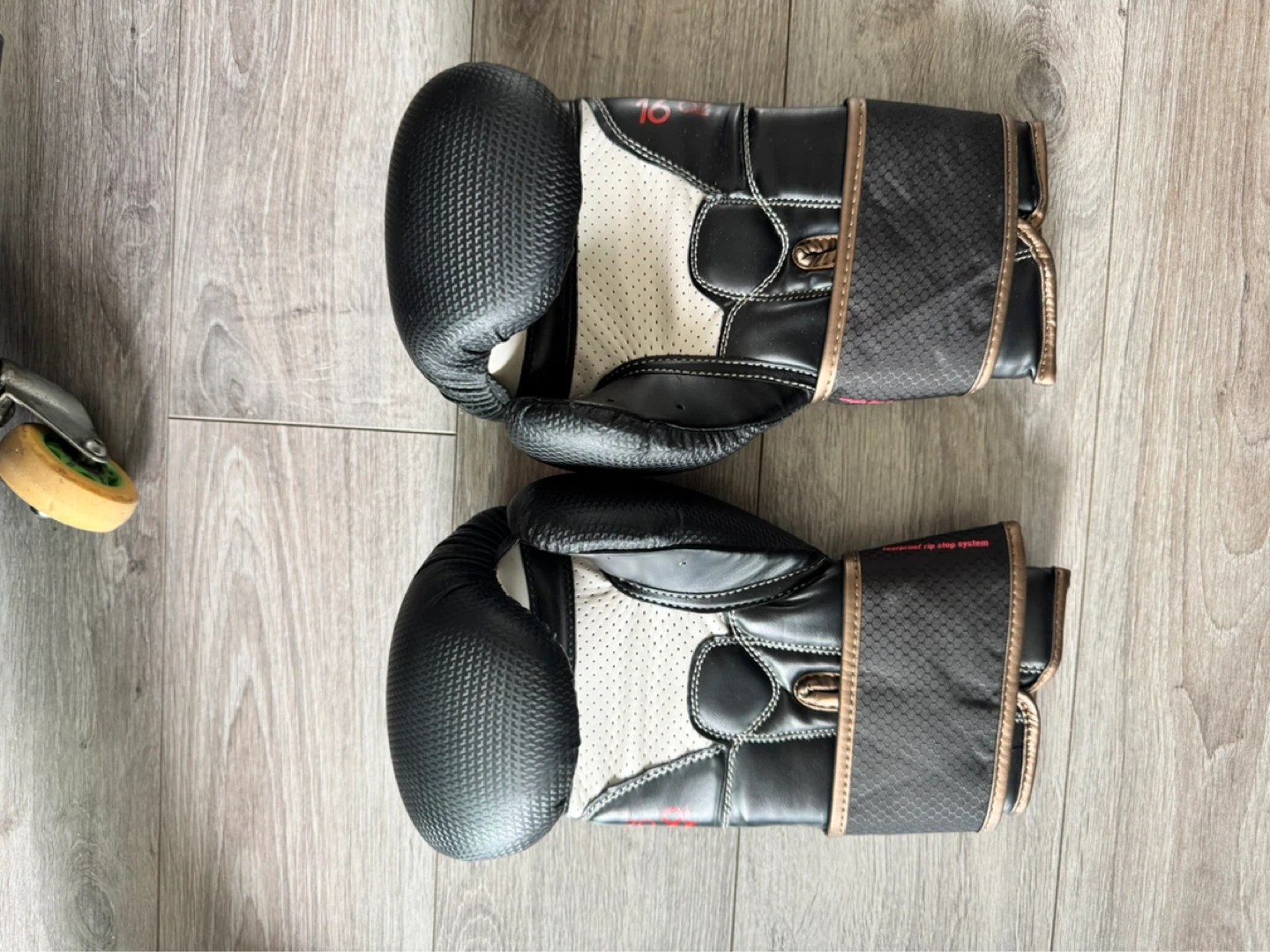 Outshock 16 oz Boxing Gloves - photo 3