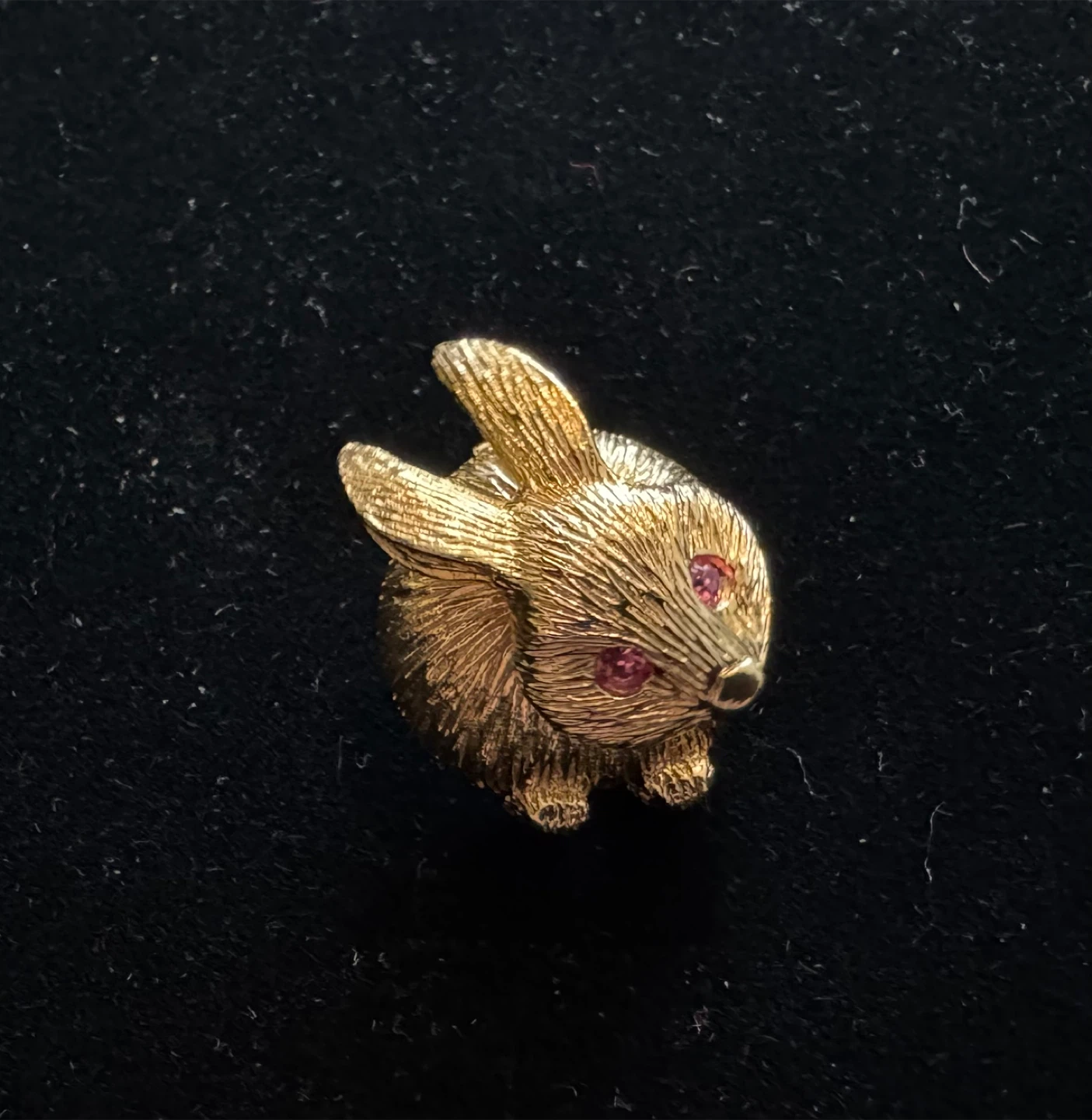 Vintage Signed Bobblehead Bunny Pin w/ Pink Rhinestone Eyes.