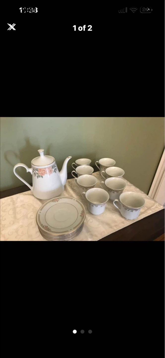 Lynn's China Tea Set with 8 Cups, Saucers & Teapot