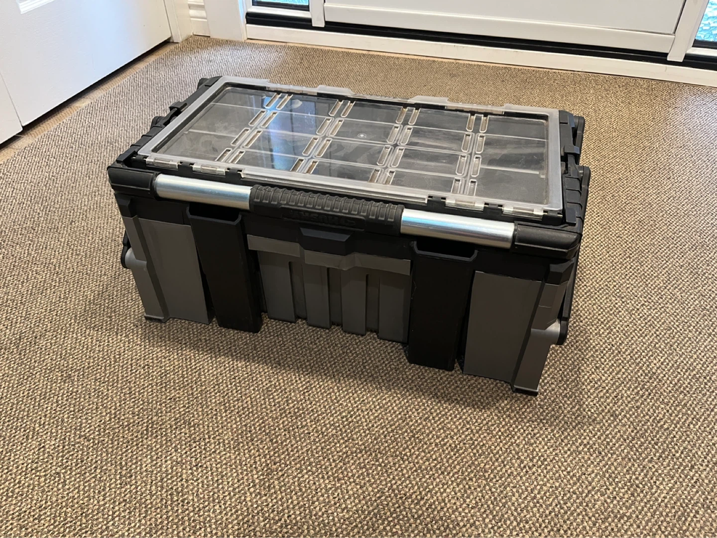 Husky cantilever tool box with storage