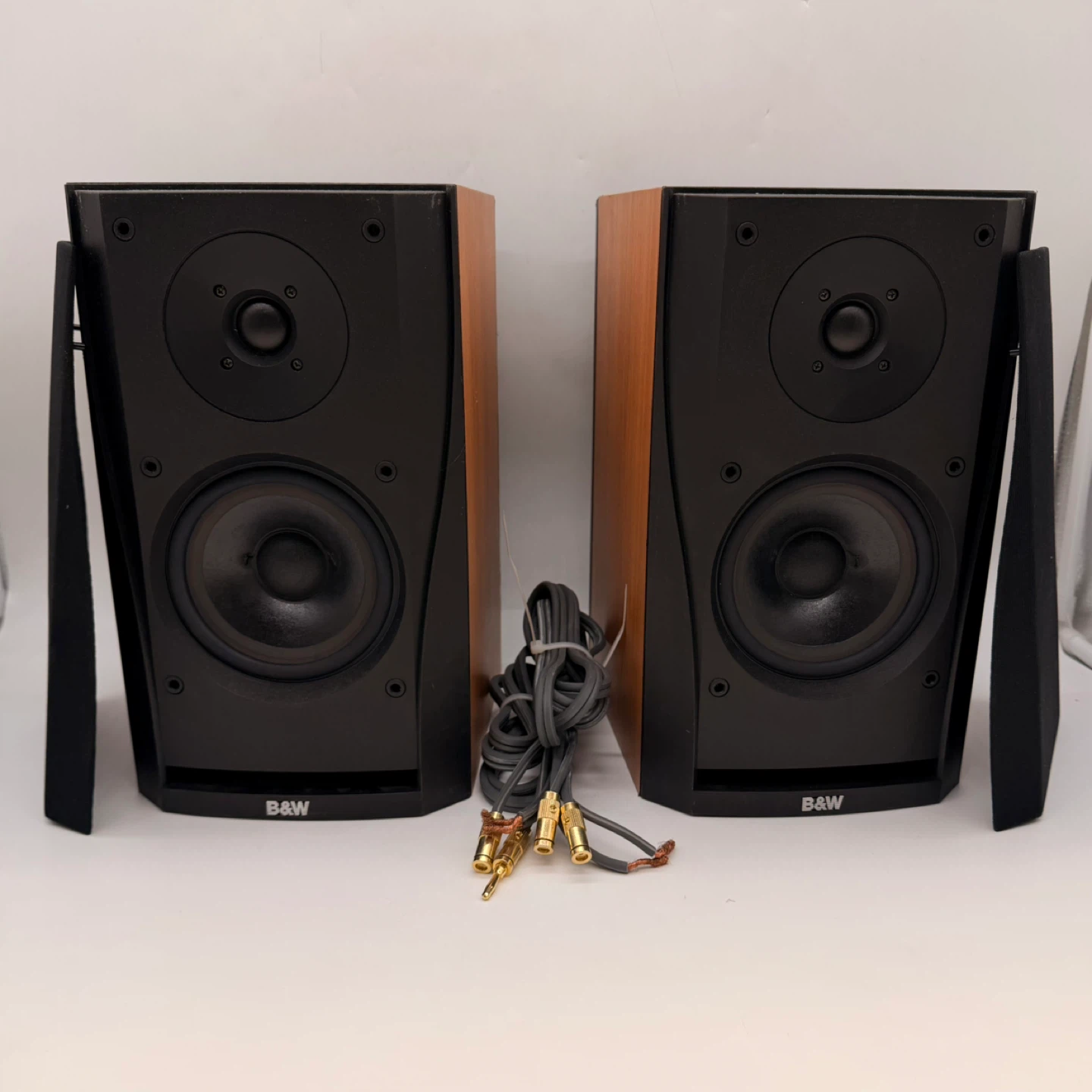 B&W DM302 Bookshelf Speakers Pair Made in England + Cables