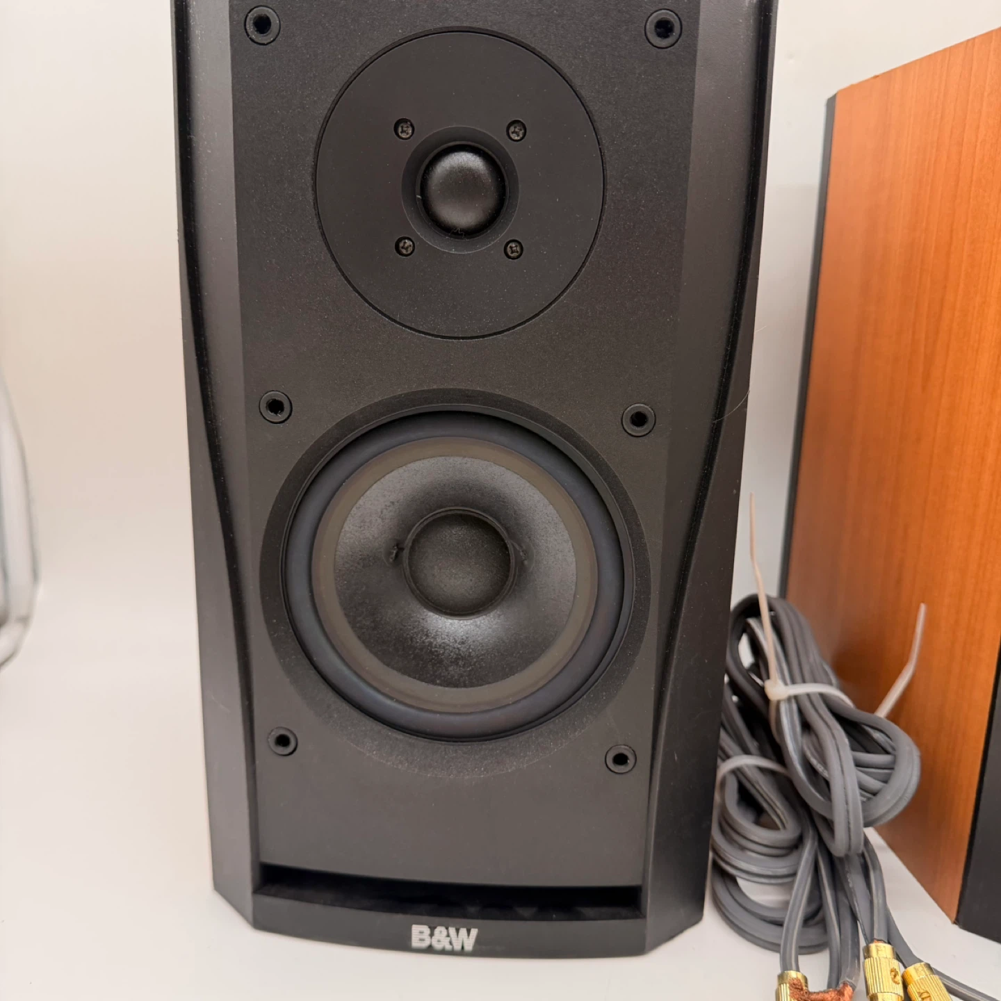 B&W DM302 Bookshelf Speakers Pair Made in England + Cables - photo 3