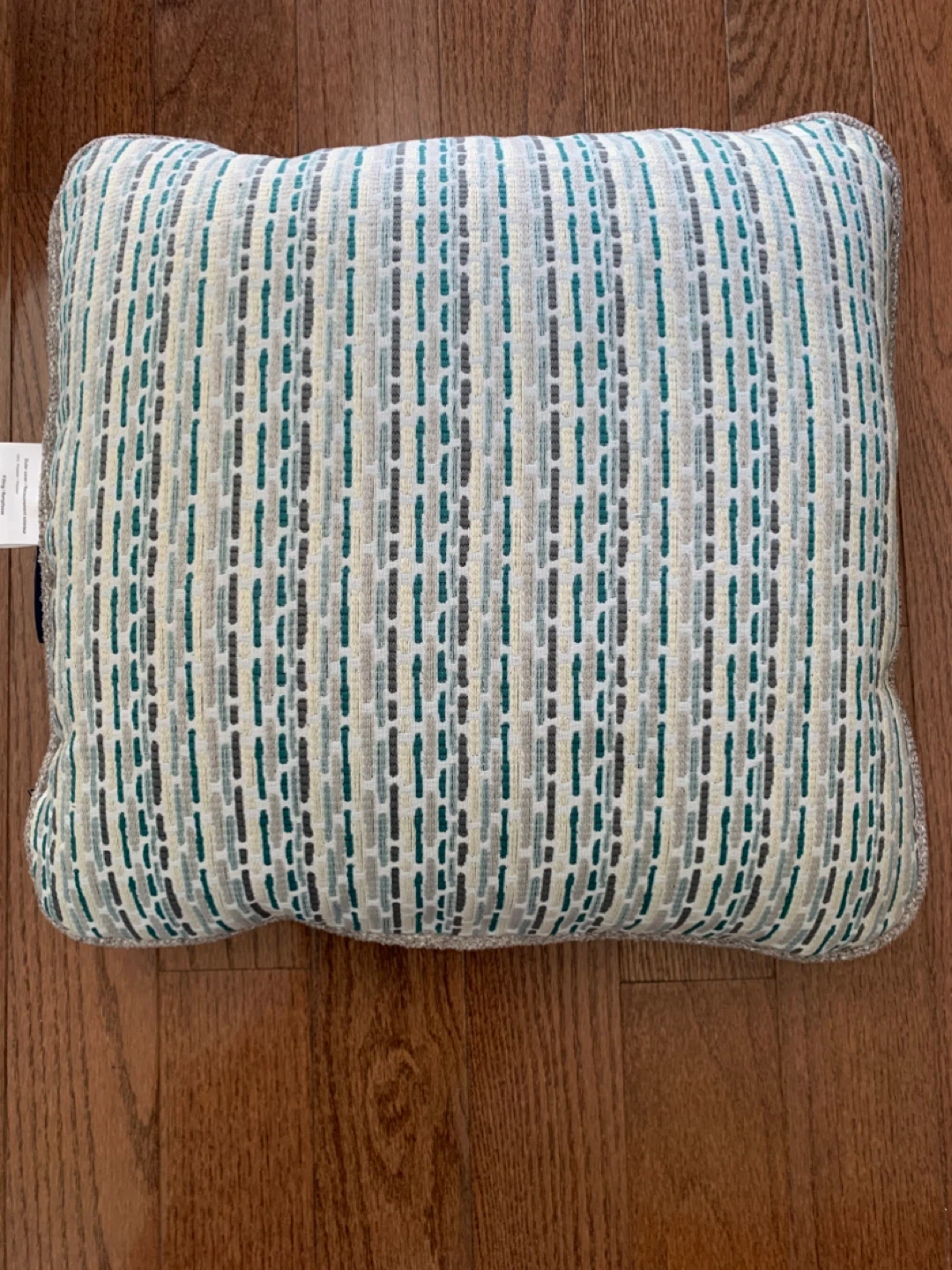 Six Throw Pillows - photo 2