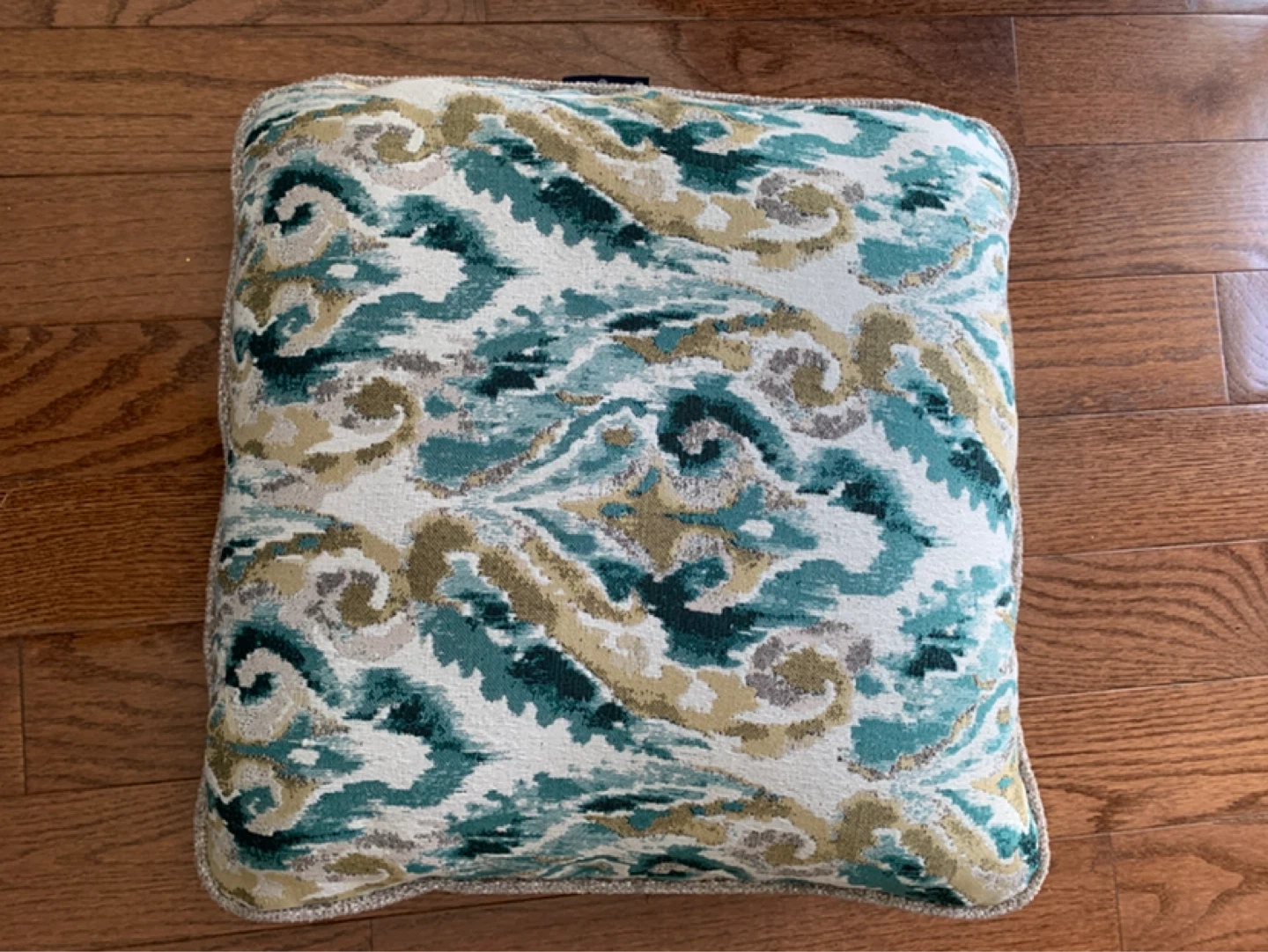 Six Throw Pillows - photo 3