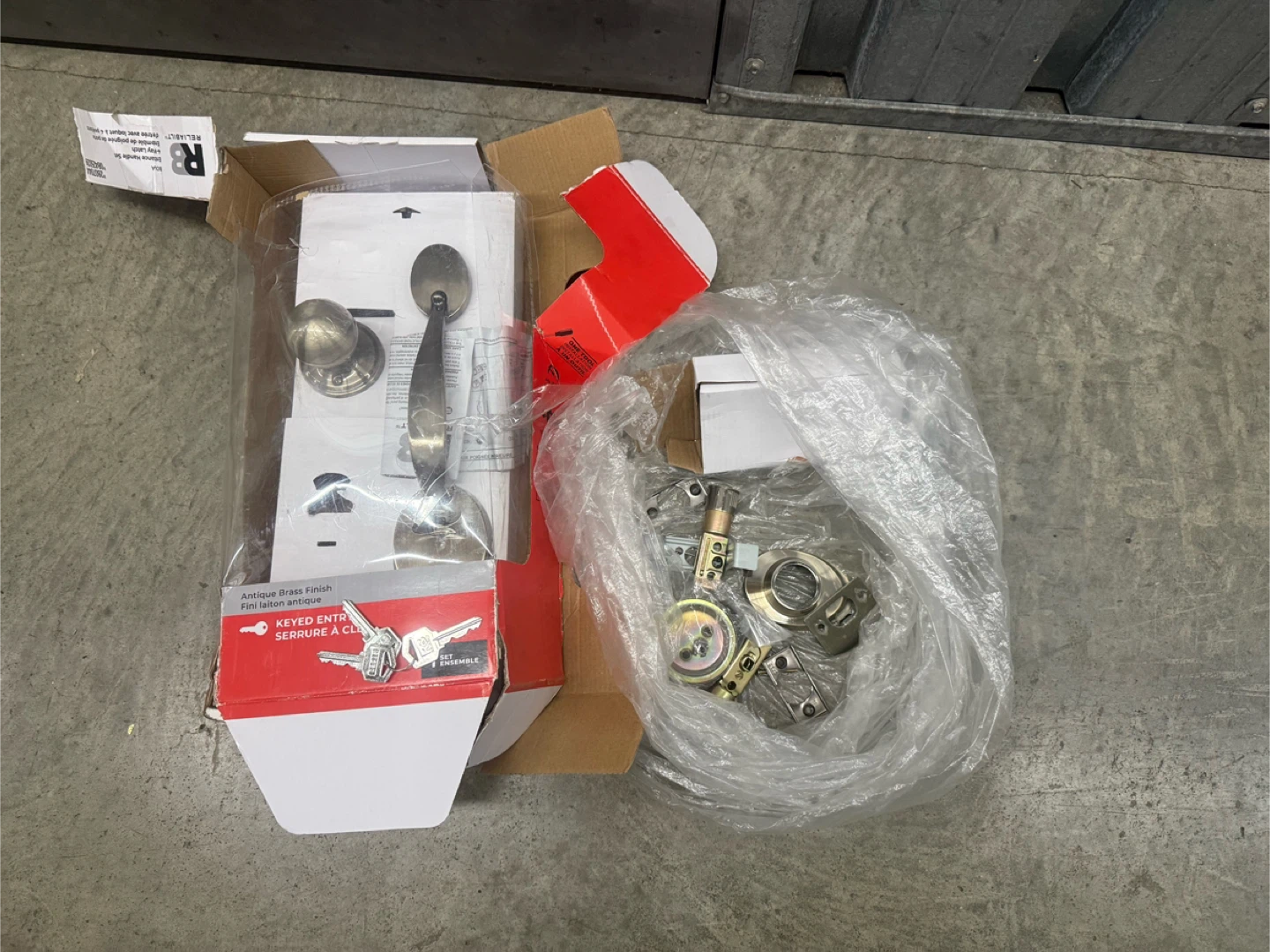 Door lock and handle