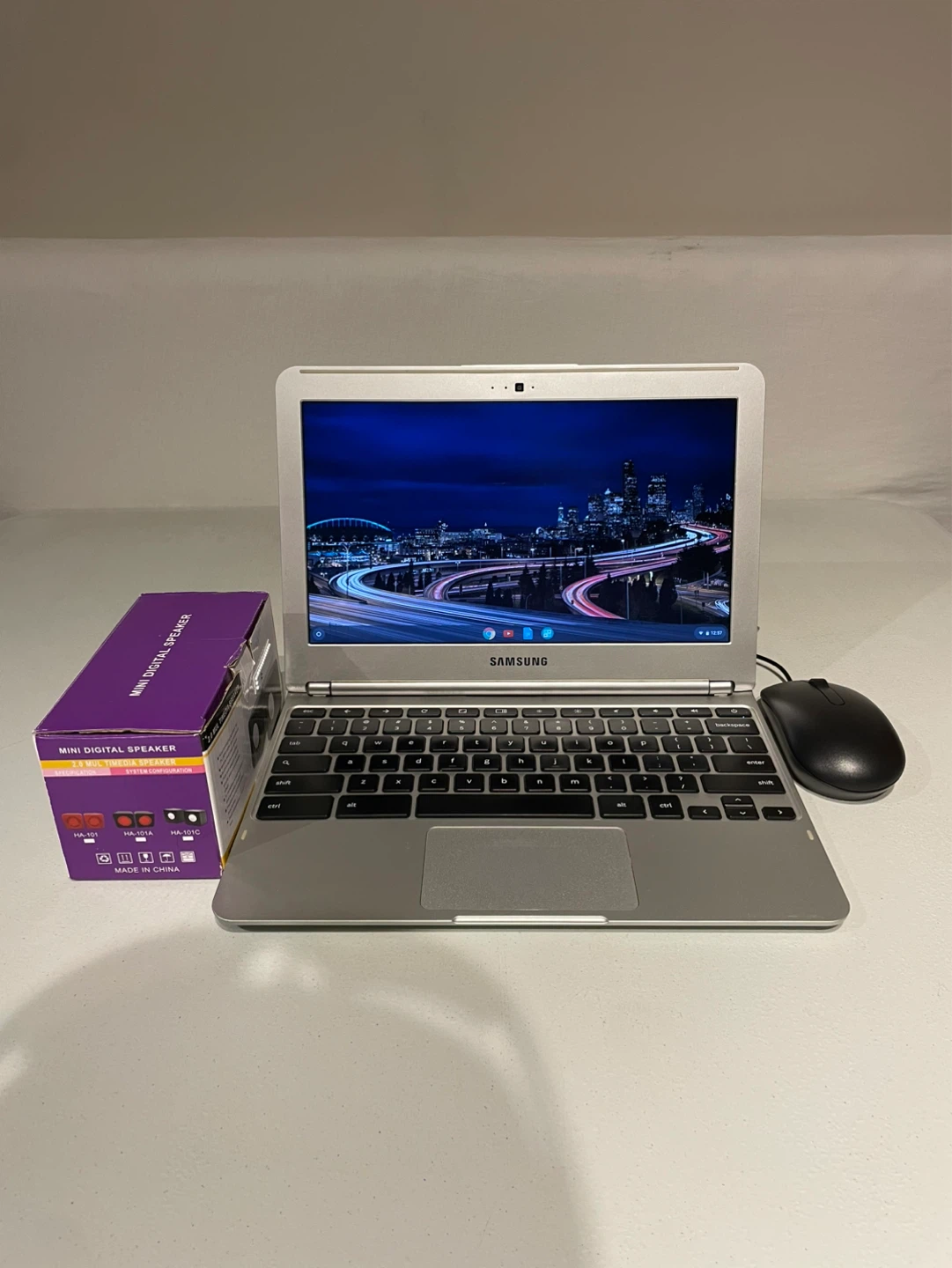 Samsung Chromebook 3 with Mini Digital Speakers and Mouse - photo 4
