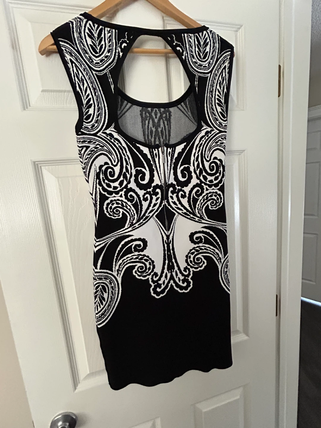 Medium Guess Women's Black & White Patterned Knit Dress - photo 3