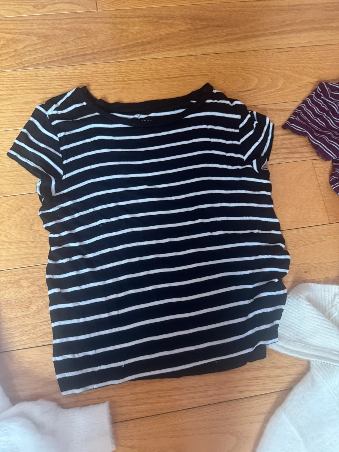 Soft & Sky Striped T-Shirt - Black and White - M