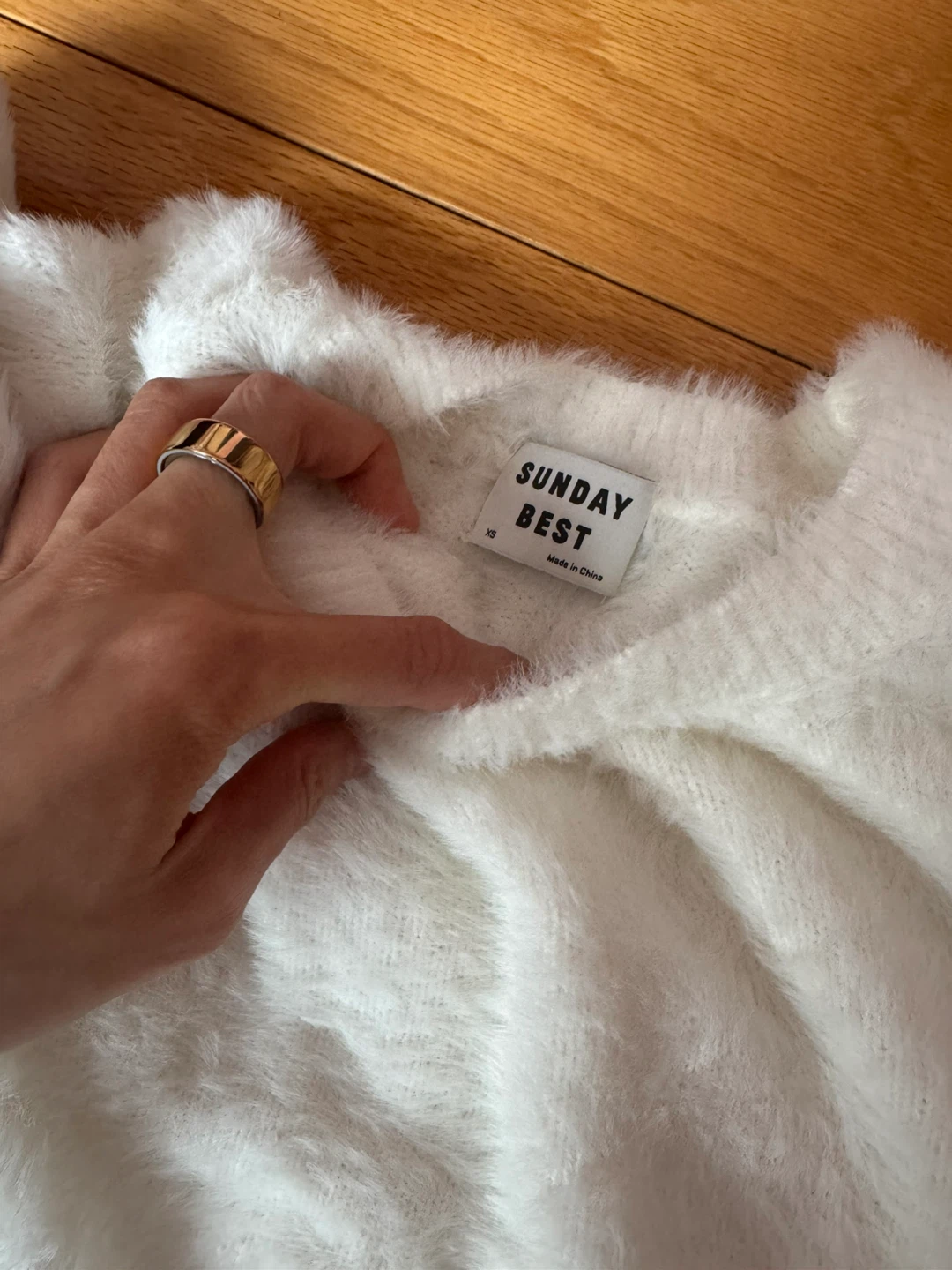 Aritzia White Fluffy Cropped Sweater XS - photo 2