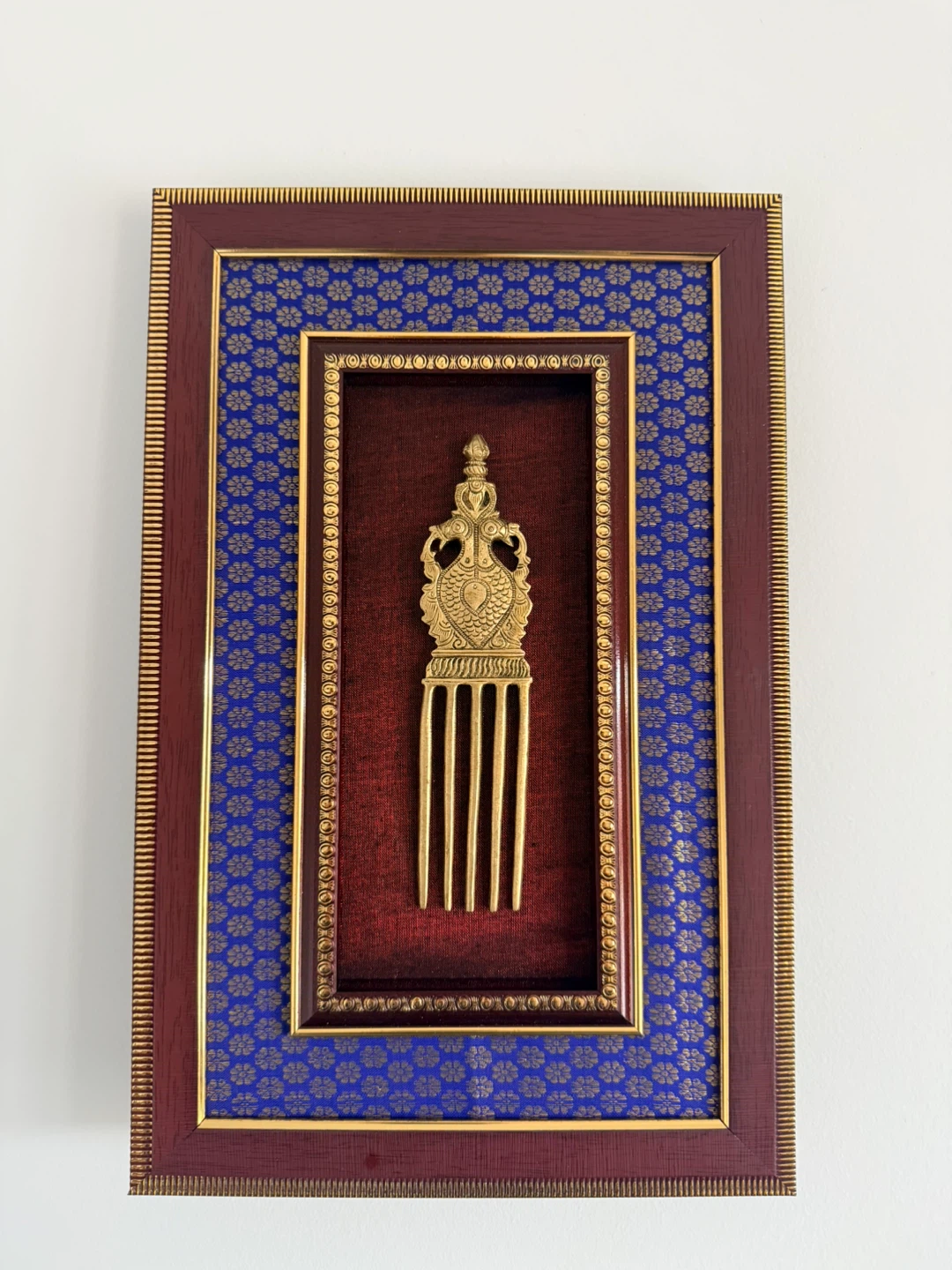 Decorative Framed Gold Comb - photo 3