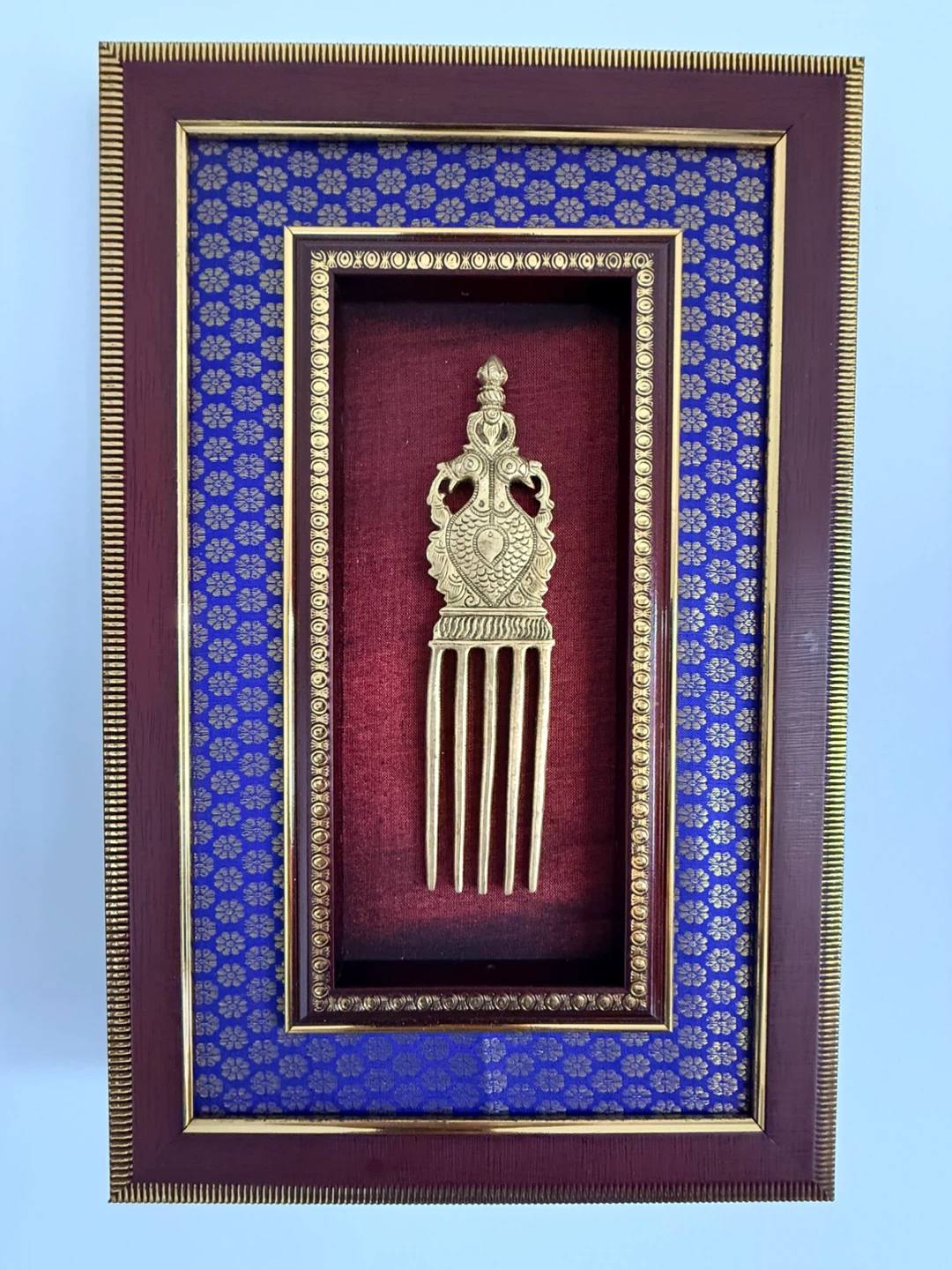 Decorative Framed Gold Comb - photo 2