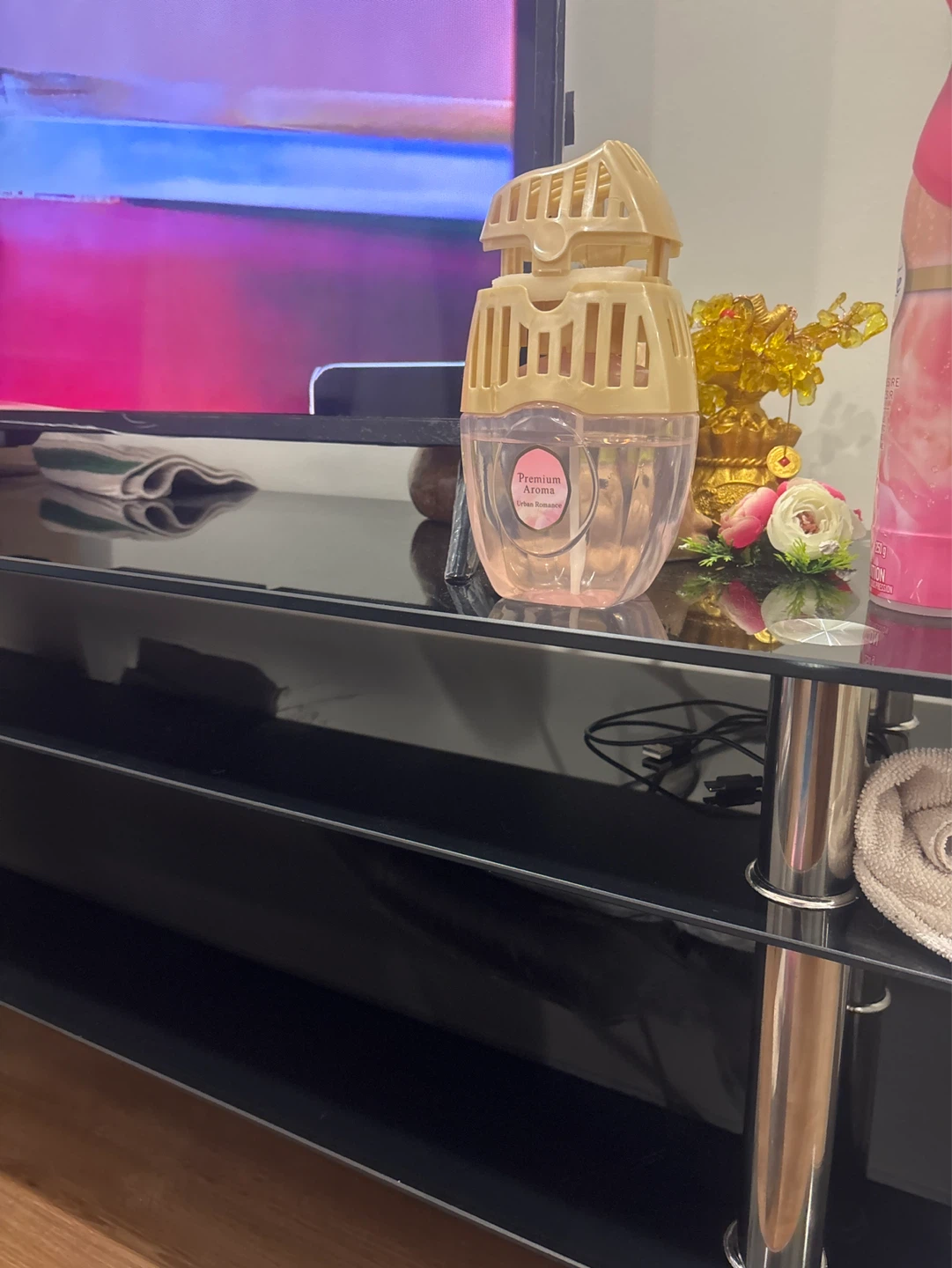 Onn TV and table - photo 2