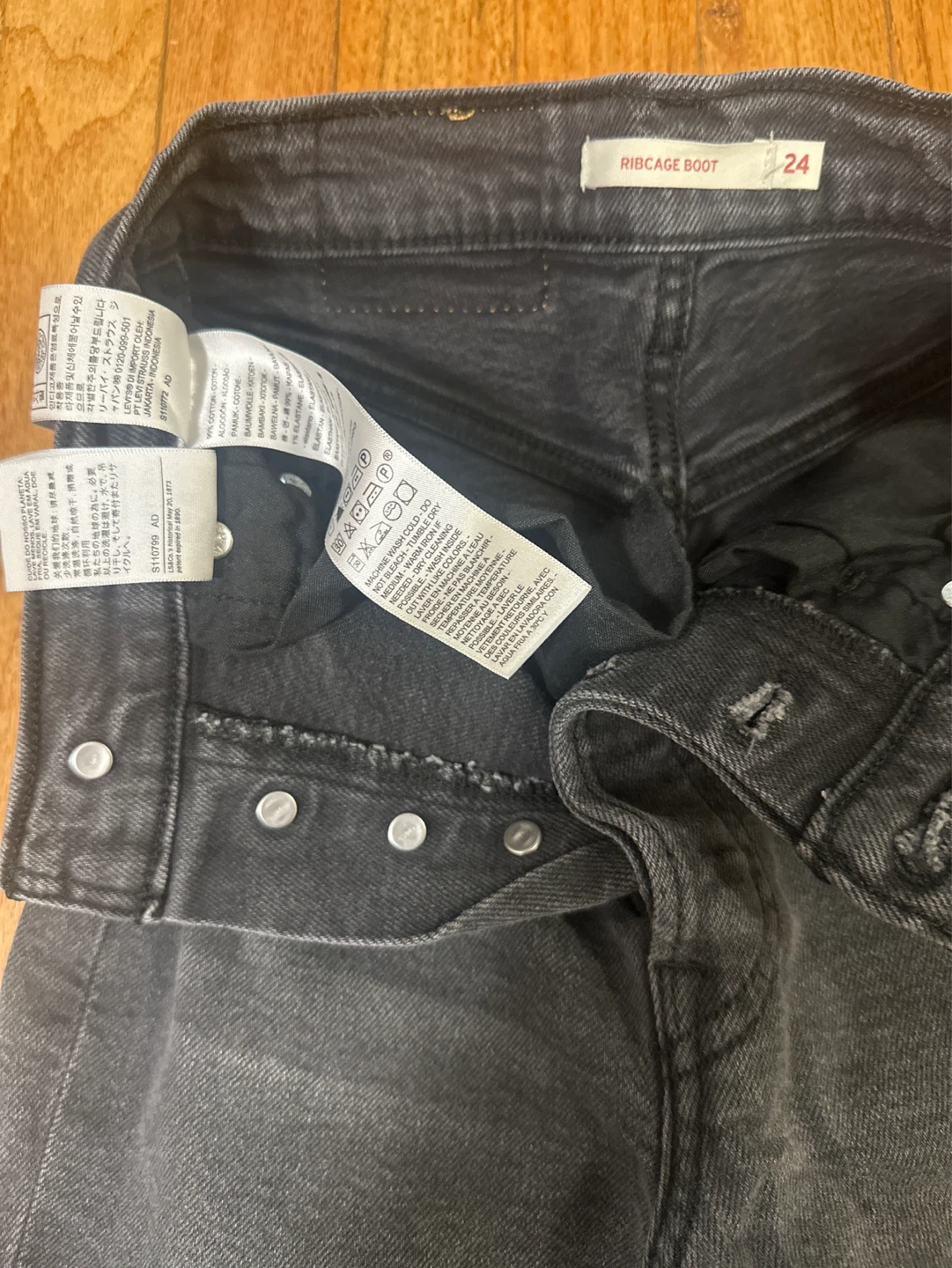 Levi's Ribcage Bootcut Jeans - Size 24 - Black - photo 2