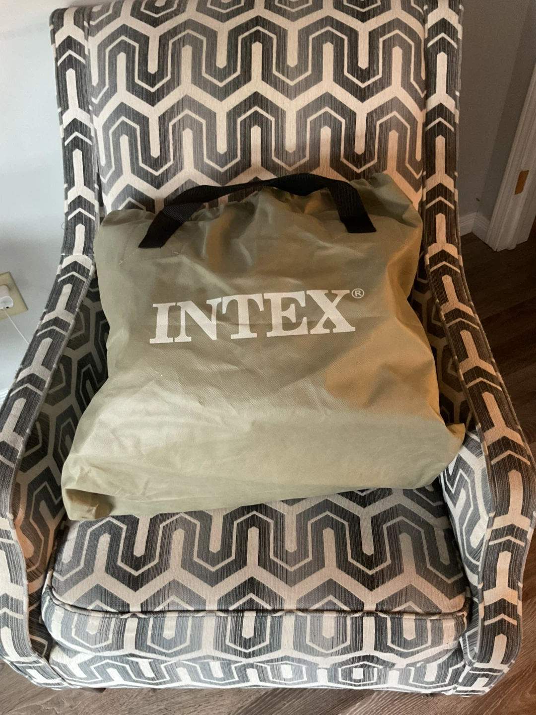 King size air mattress, never used outside