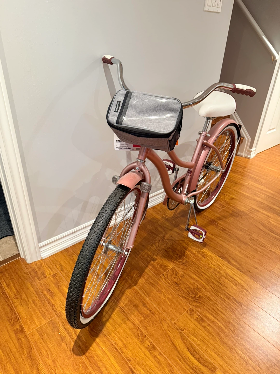 NEW Huffy Cruiser Bike with Cooler Bag and Air Pump