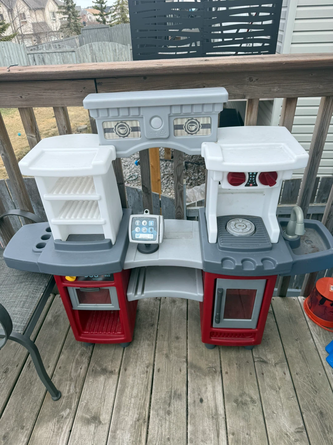 Kids play Kitchen