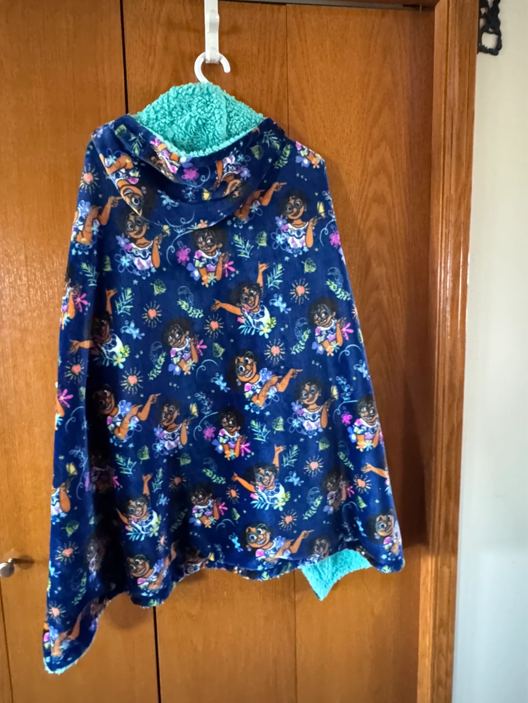 Disney Encanto Hooded Wearable Blanket - photo 3