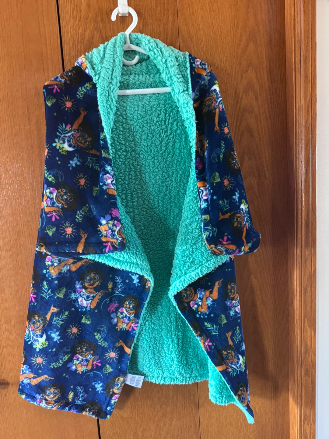 Disney Encanto Hooded Wearable Blanket - photo 2