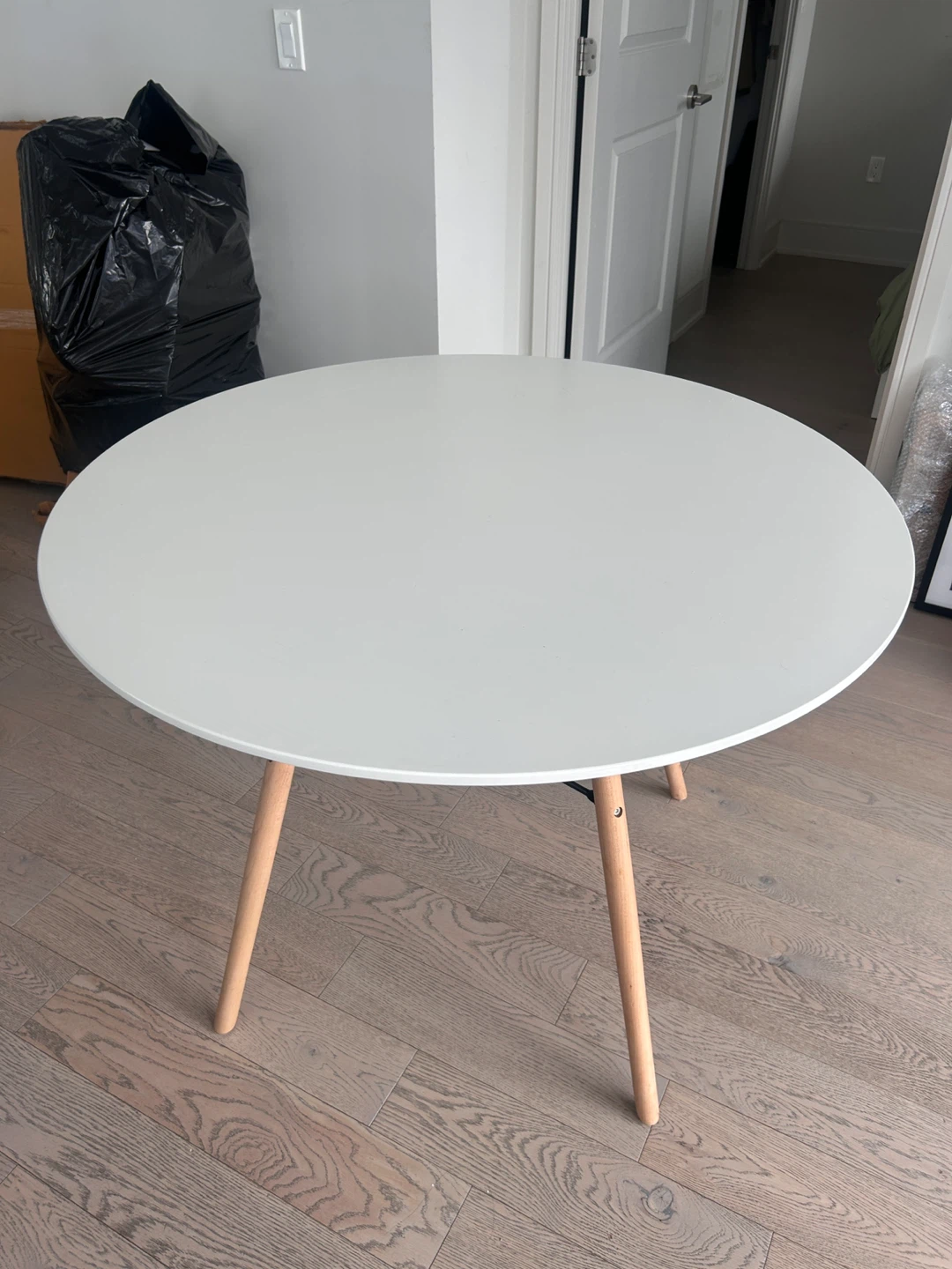 White Round Dining Table with Wooden Legs
