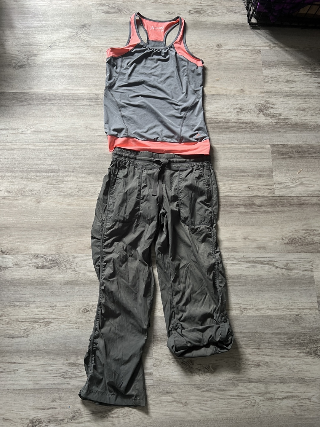 Running room Tank Top & DH Pants Set - Grey/Coral