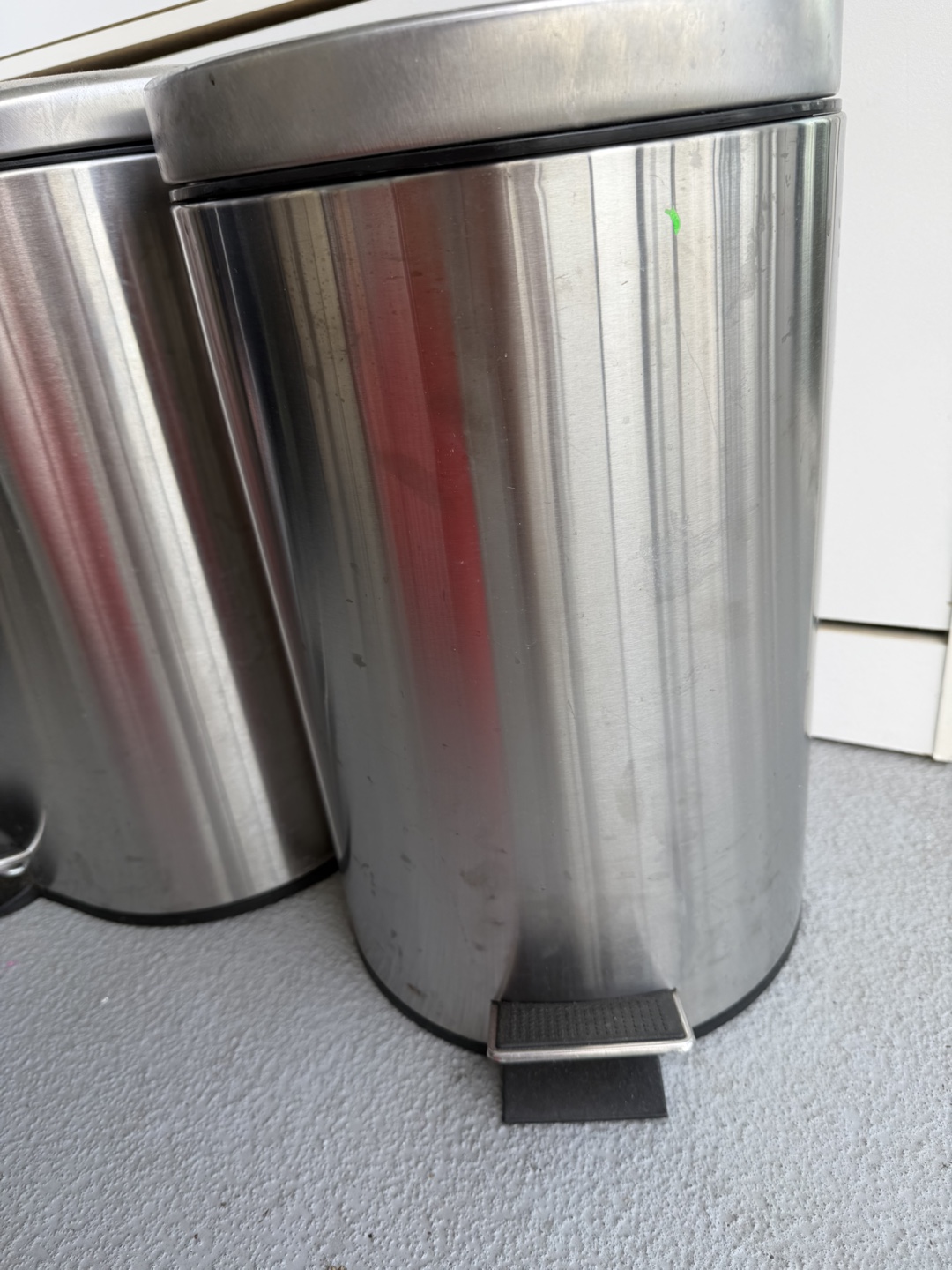 Pedal steel garbage bins