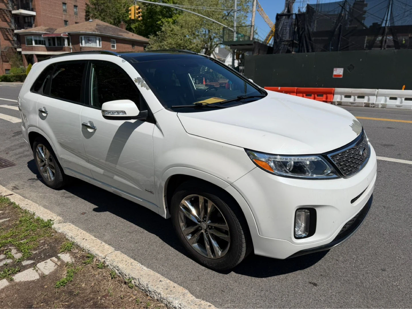 White Kia Sorento AWD SUV - photo 3