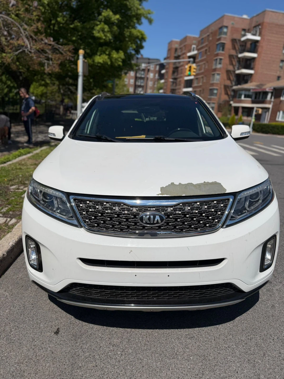 White Kia Sorento AWD SUV