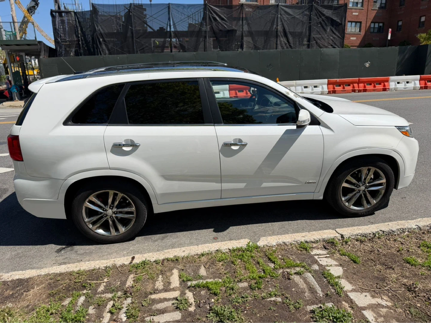 White Kia Sorento AWD SUV - photo 5