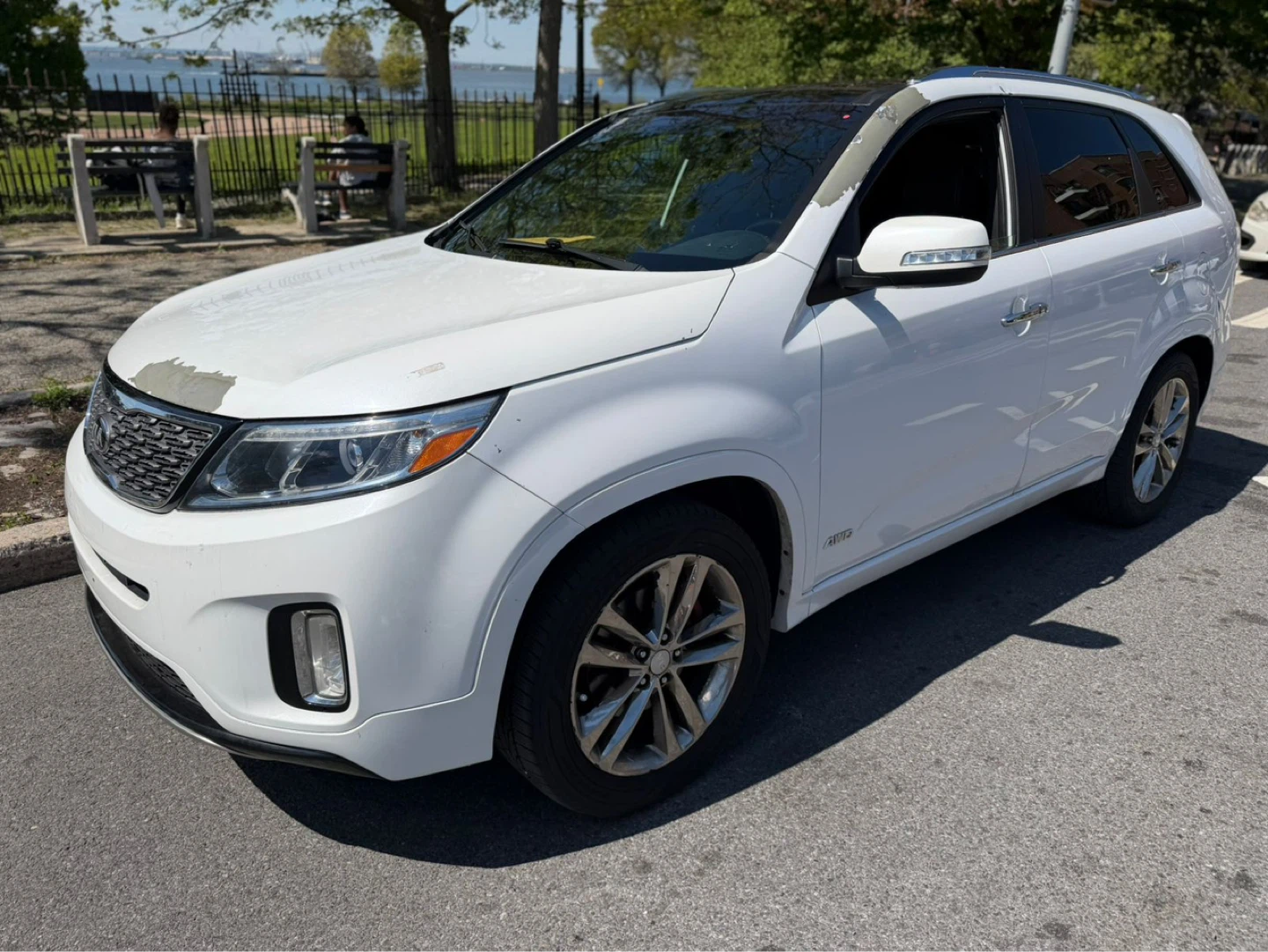 White Kia Sorento AWD SUV - photo 2