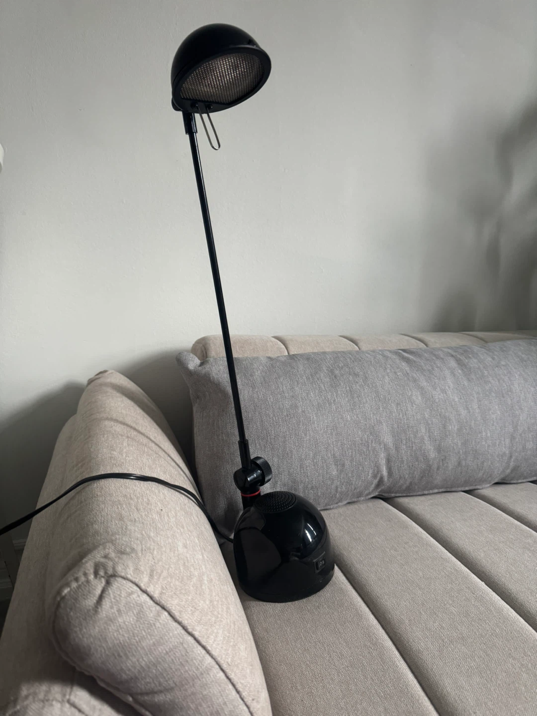 Vintage portable desk lamp/reading light.