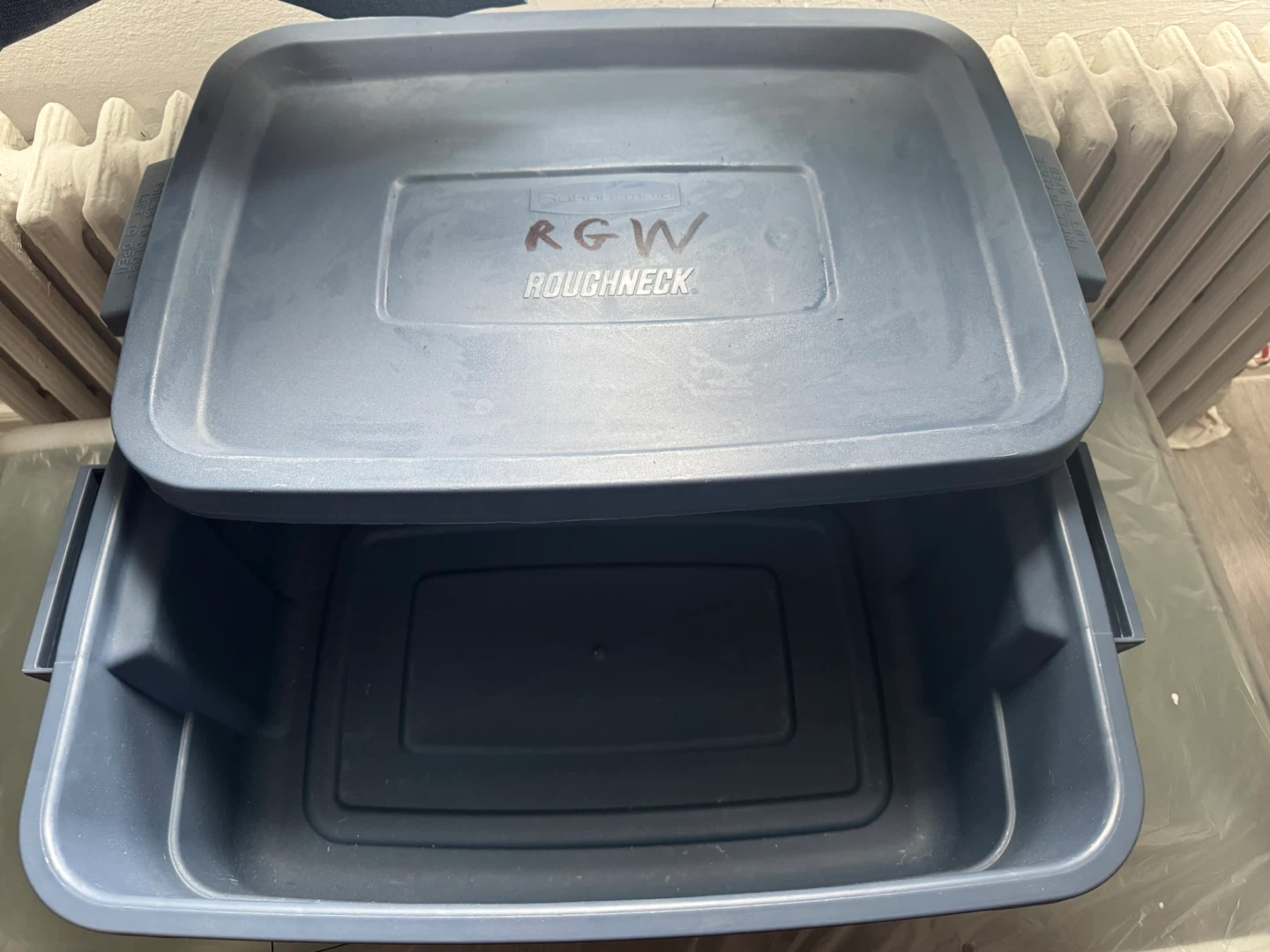 Rubbermaid Roughneck 10 Gal Storage Tote