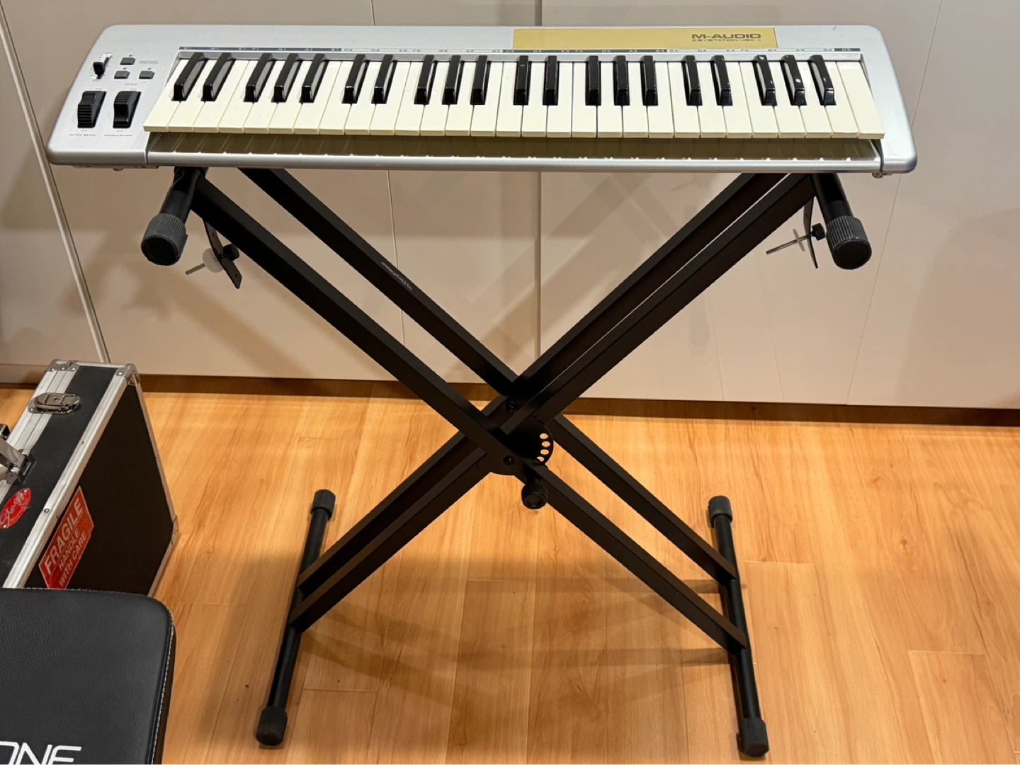 Black X-Style Keyboard Stand - photo 2