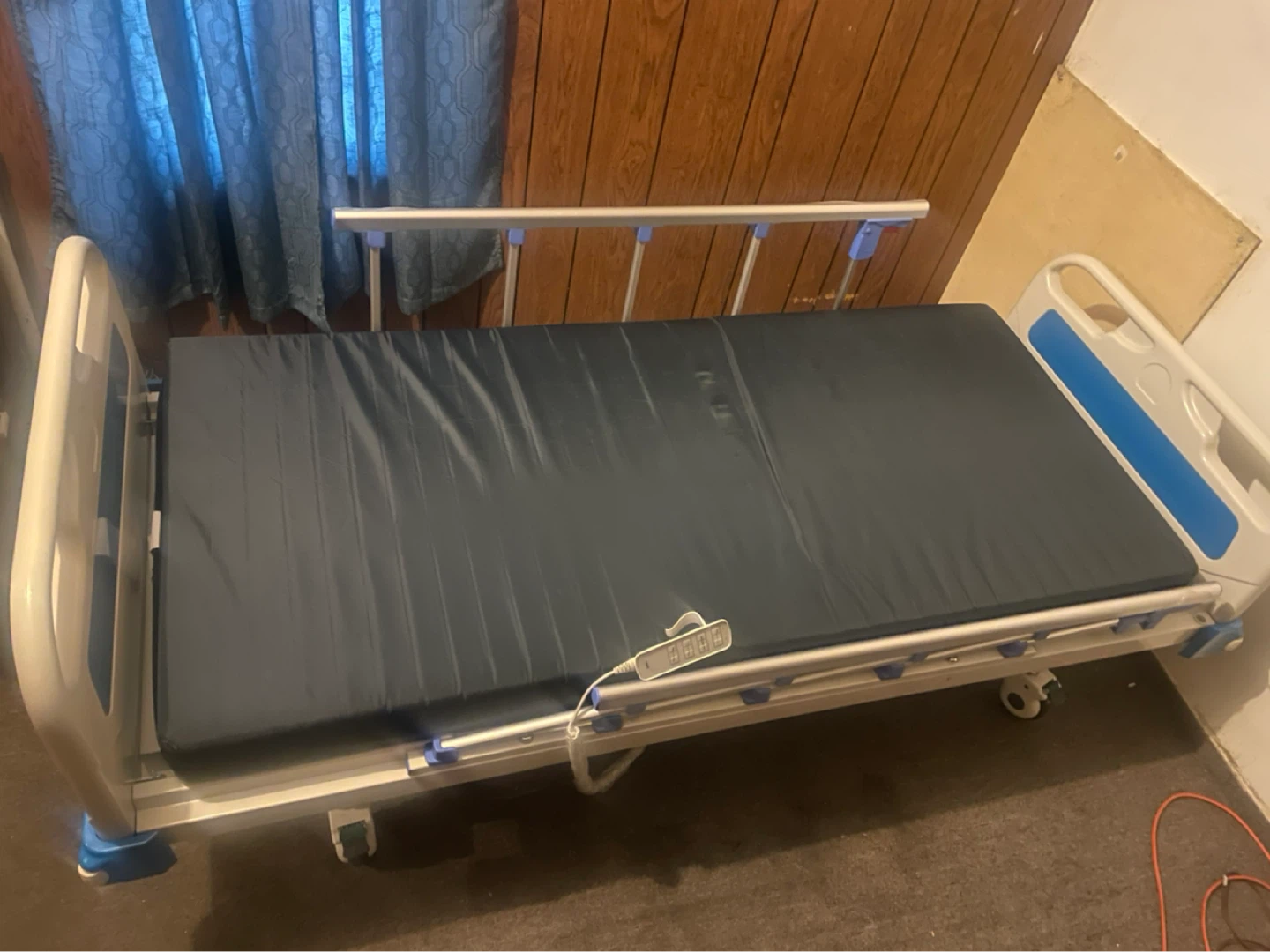 LINAK Hospital Bed - photo 2