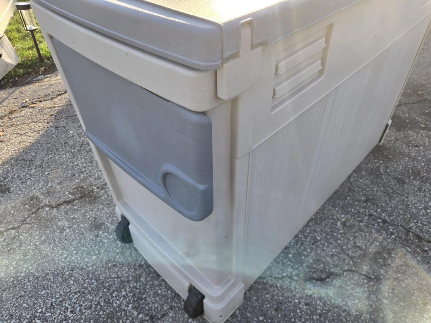 Large Storage Deck Box with wheels and cup holder - photo 5