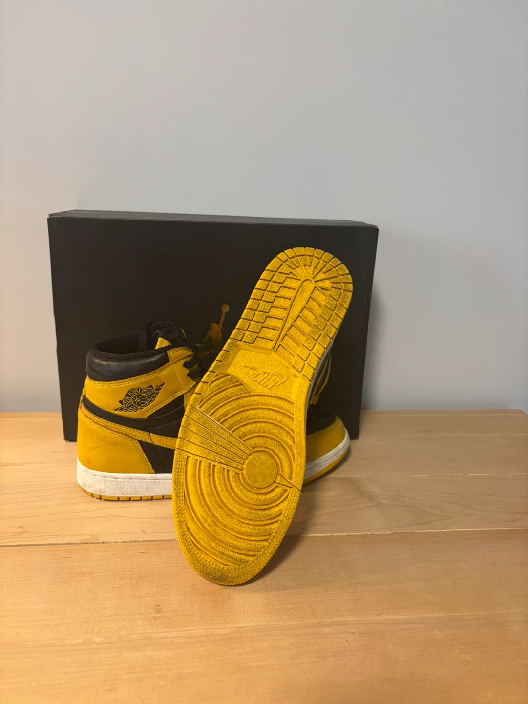 Air Jordan 1 High OG Yellow Black - photo 3