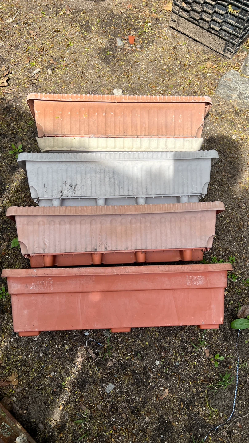 Multiple rectangular Plastic Planters $5 each
