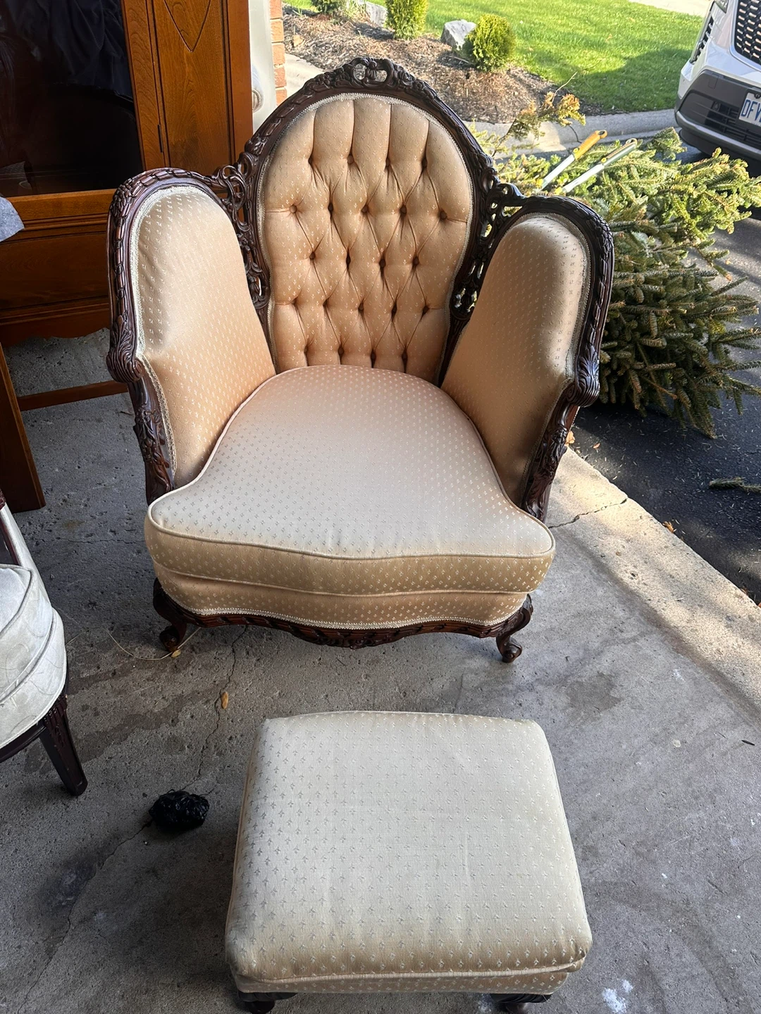 Vintage Upholstered Accent Chair with Ottoman - photo 4