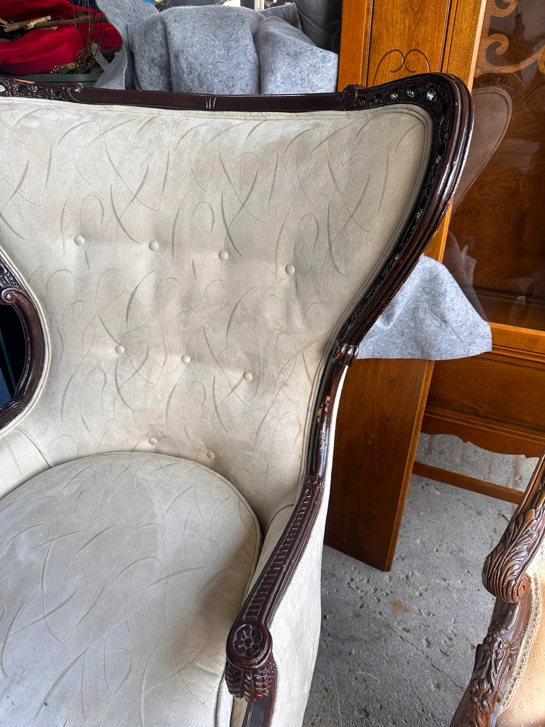 Vintage Upholstered Accent Chair with Ottoman - photo 3