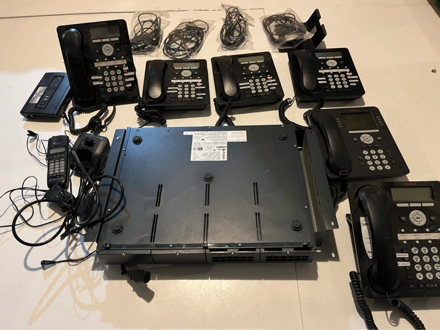 Avaya IP Office 500 V2 System with 6 Telephones