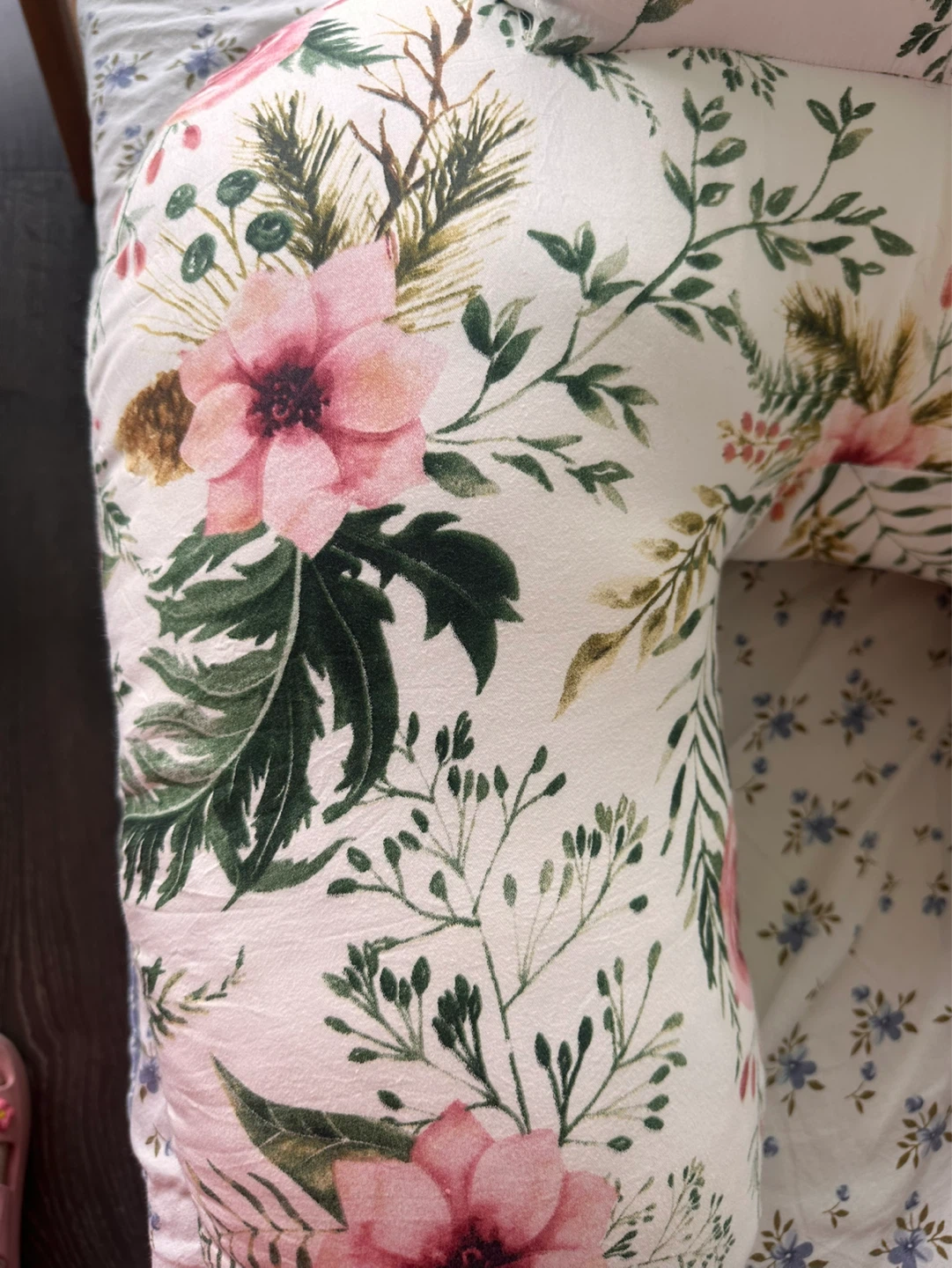 Floral Baby Feeding Pillow - photo 3