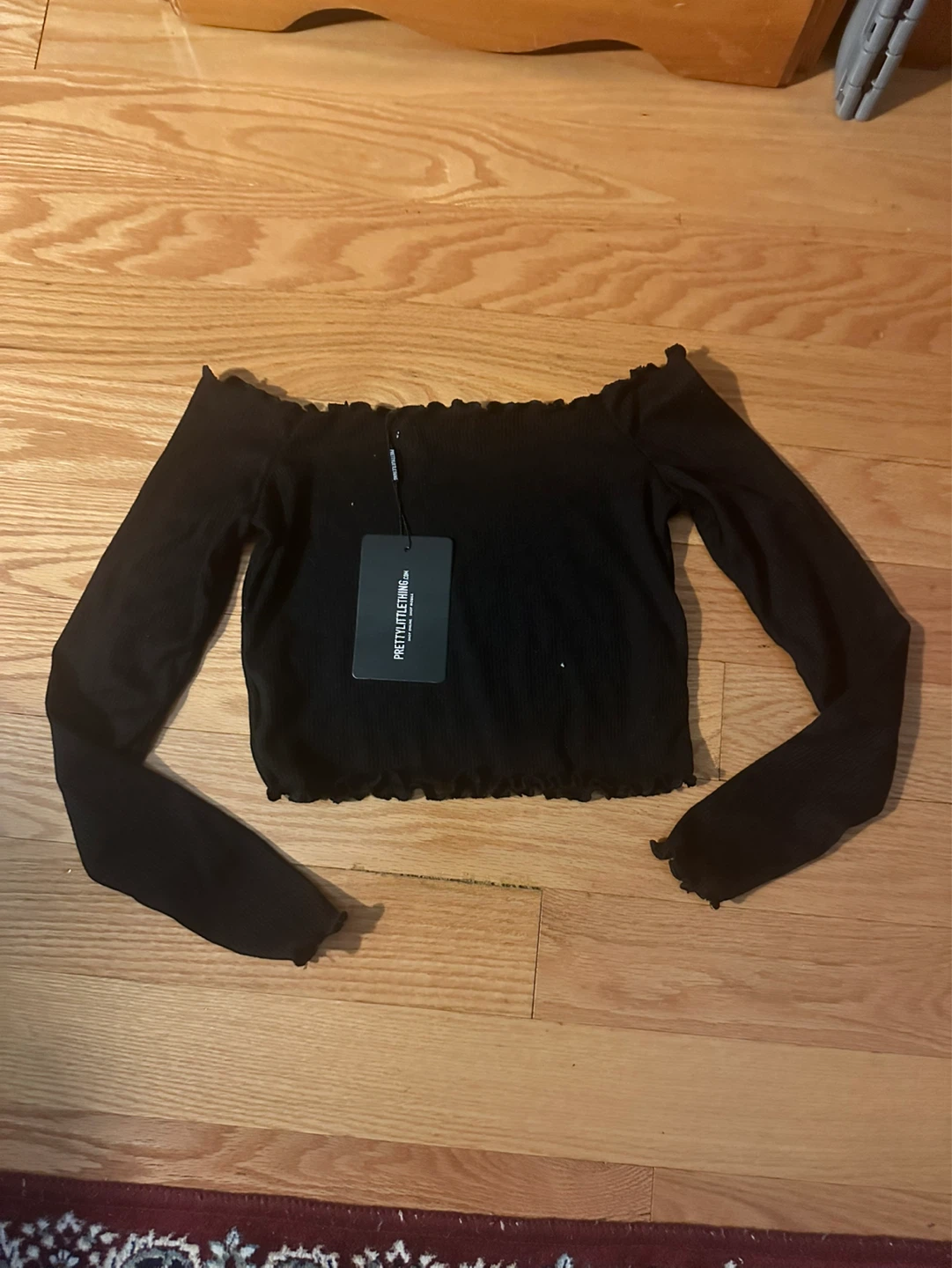 US 2 - Black Off-the-Shoulder Long Sleeve Top