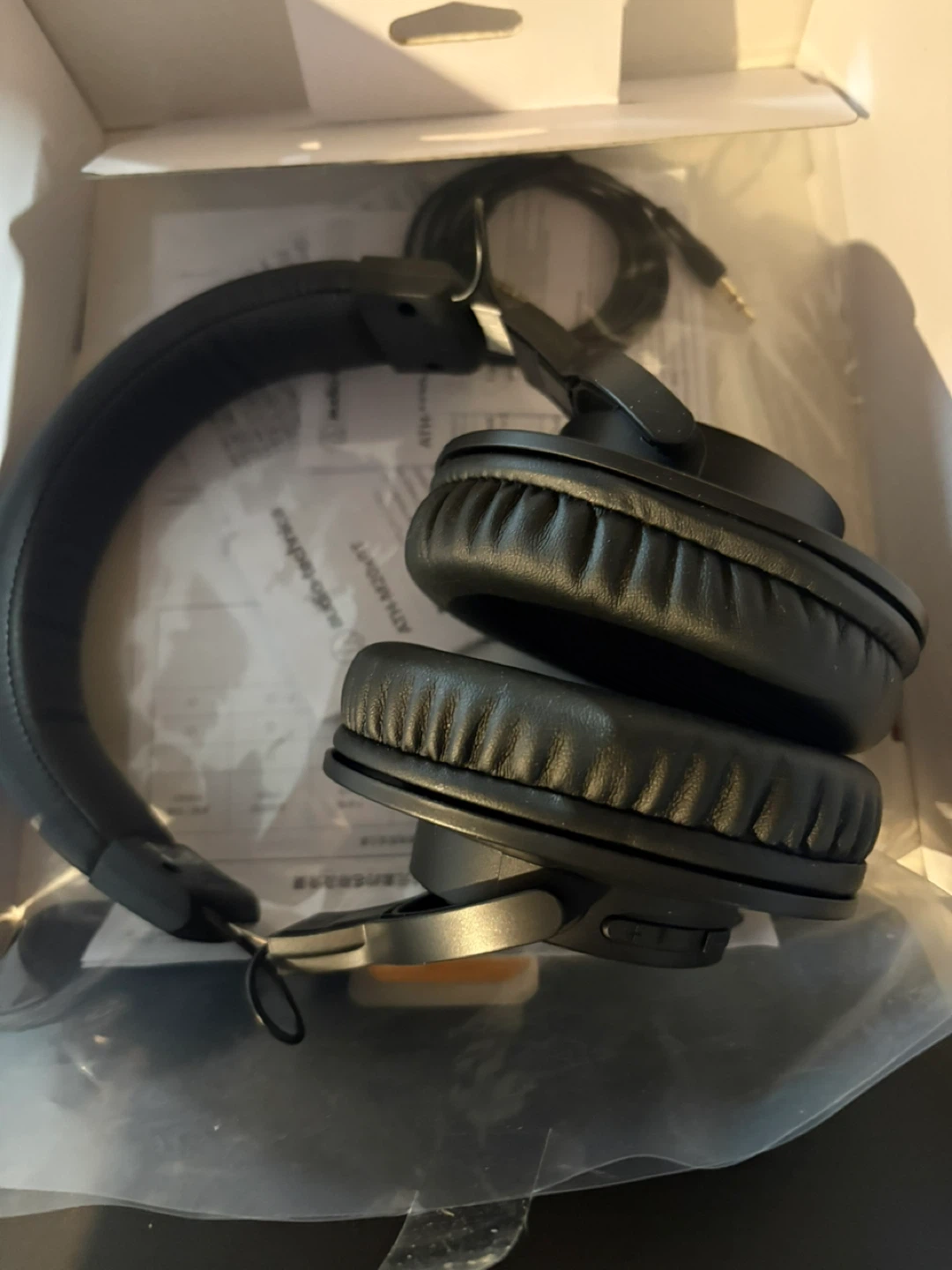 Audio-Technica ATH-M40x Professional Studio Monitor Headphones - photo 2