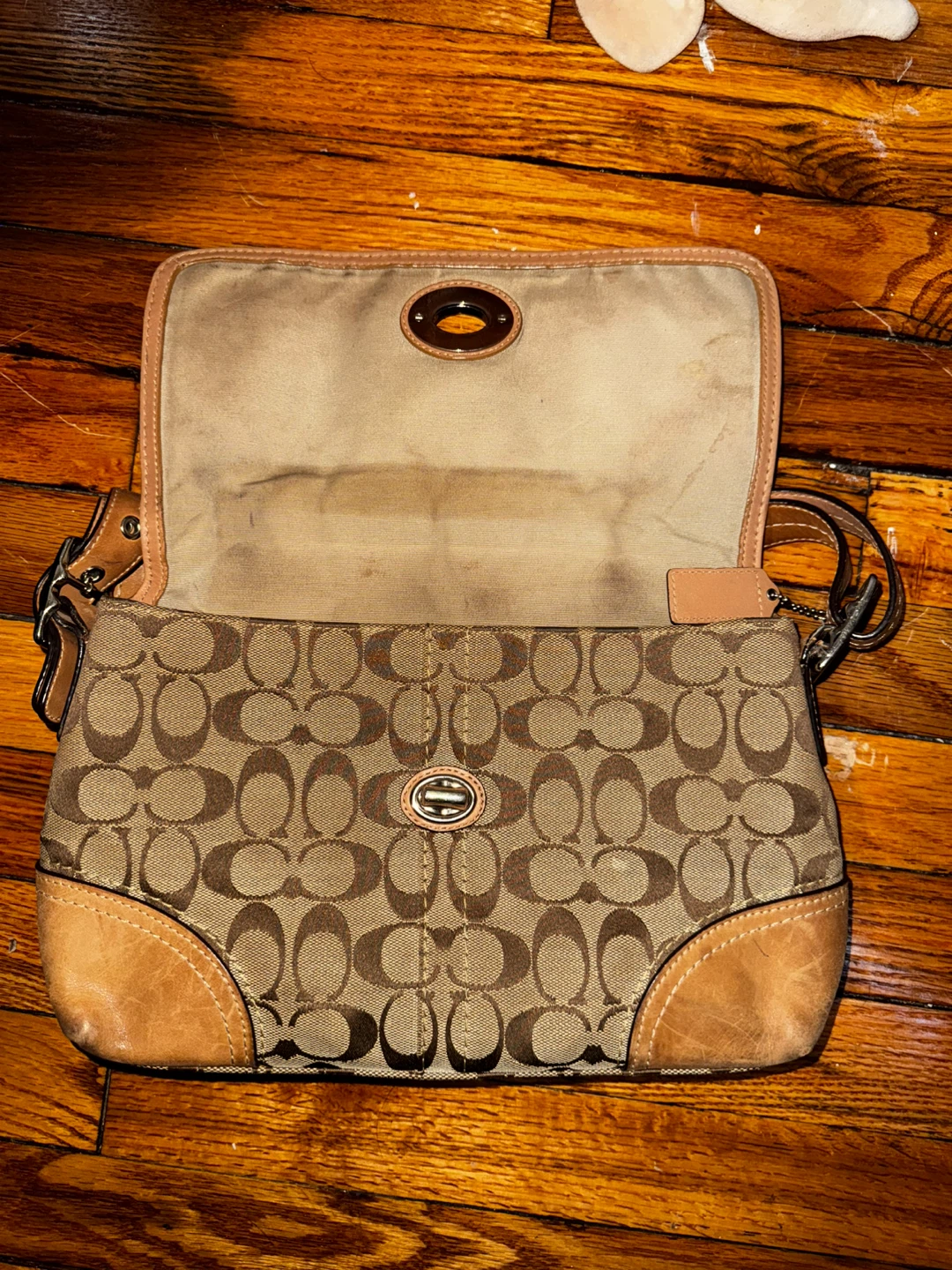 Coach Signature Canvas Shoulder Bag - photo 4