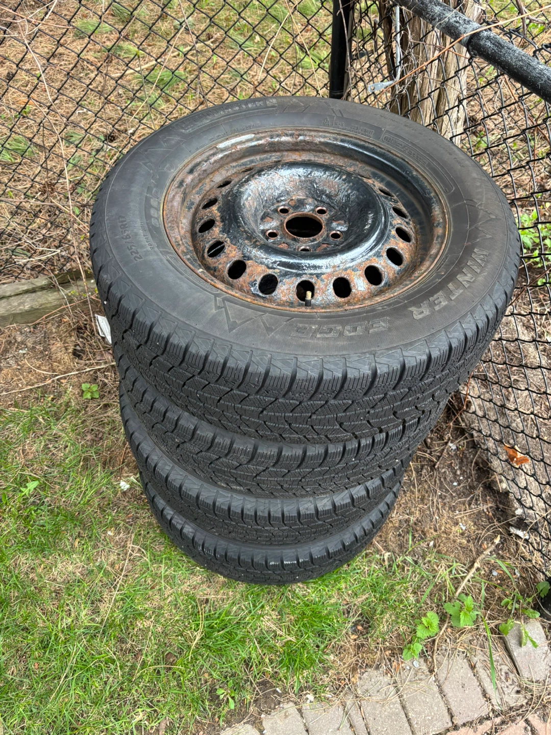 4 Winter Tires with Rims - photo 3