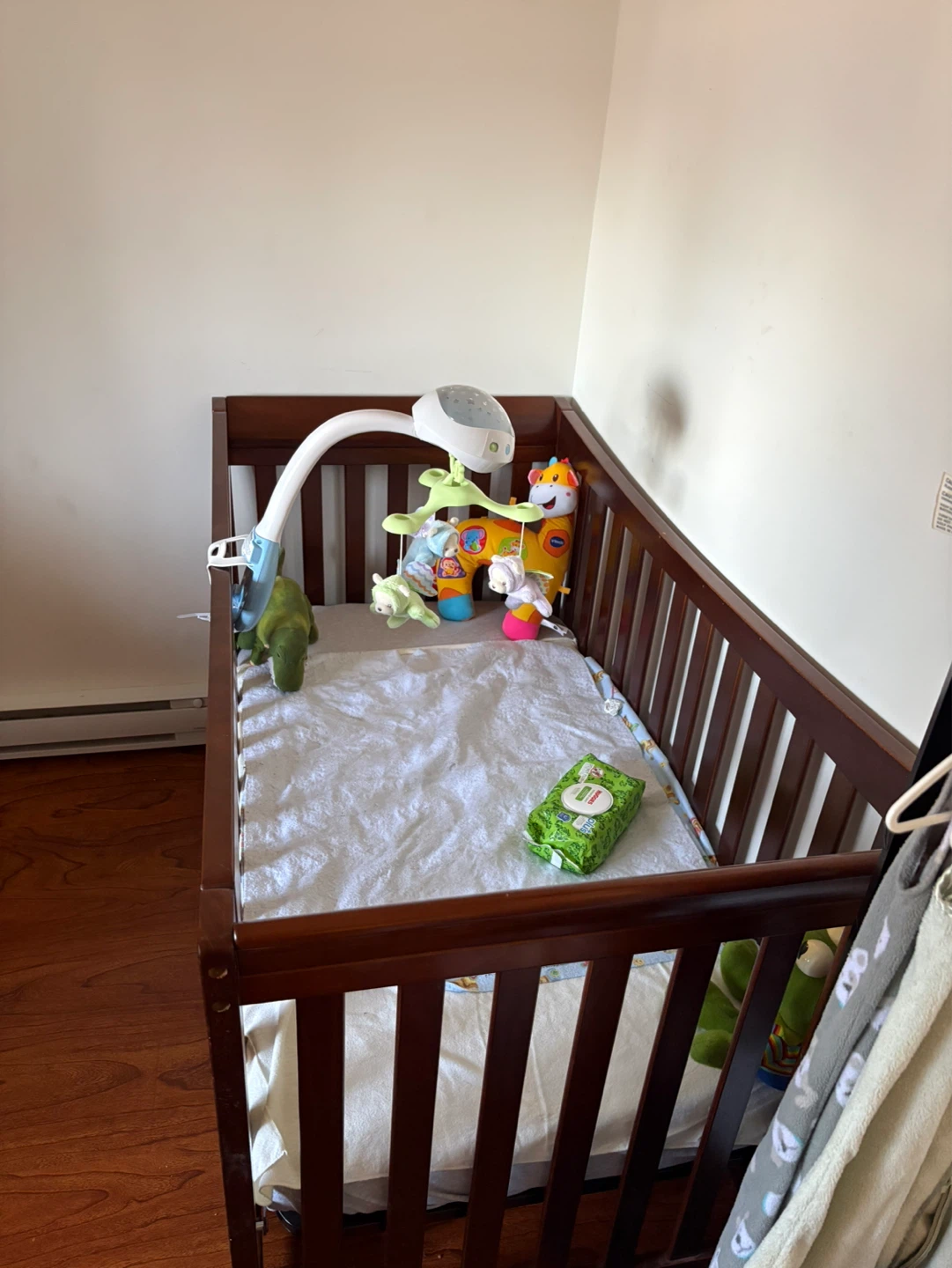 Wooden Crib with Musical Mobile and mattress - photo 3