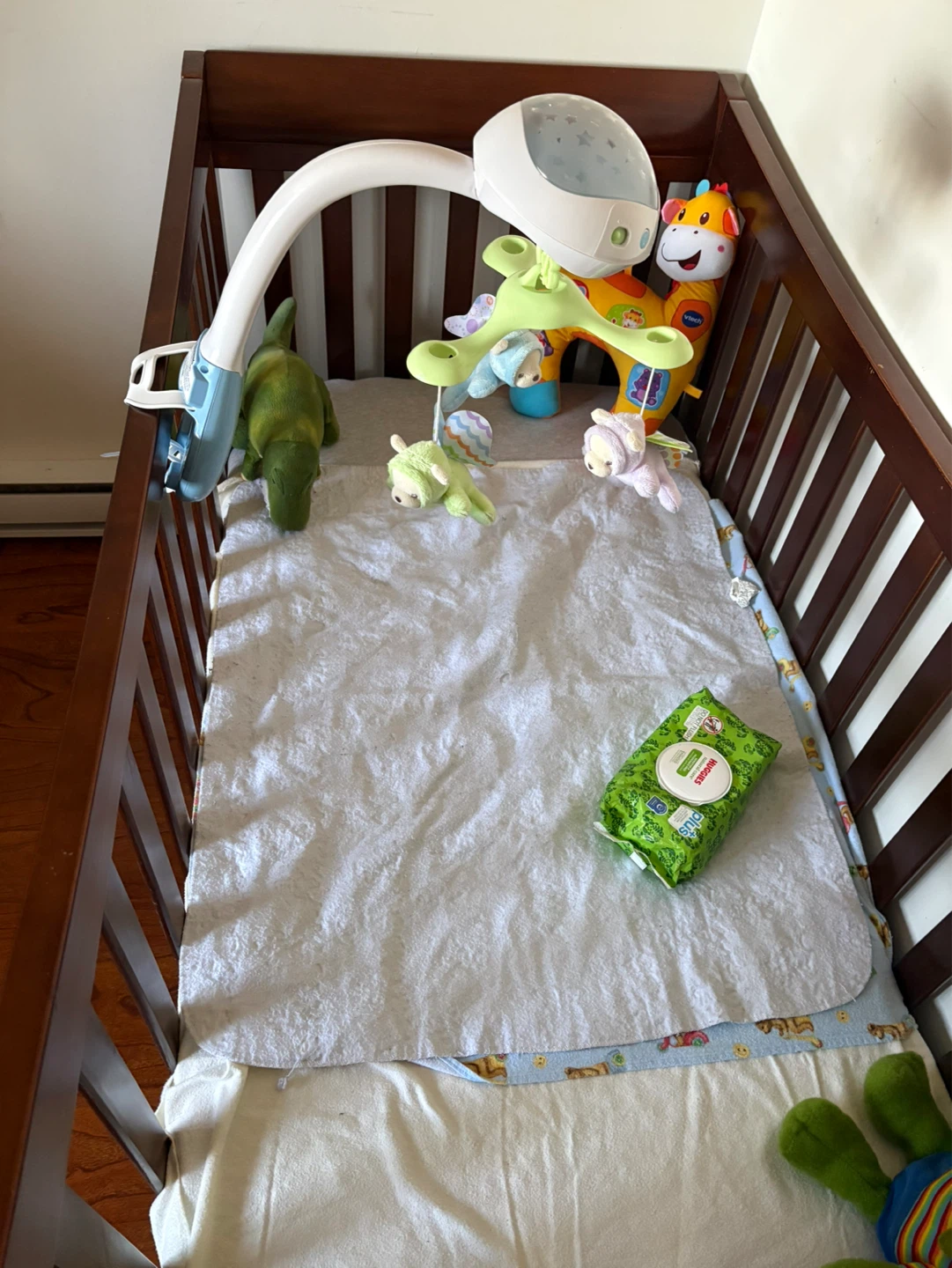 Wooden Crib with Musical Mobile and mattress