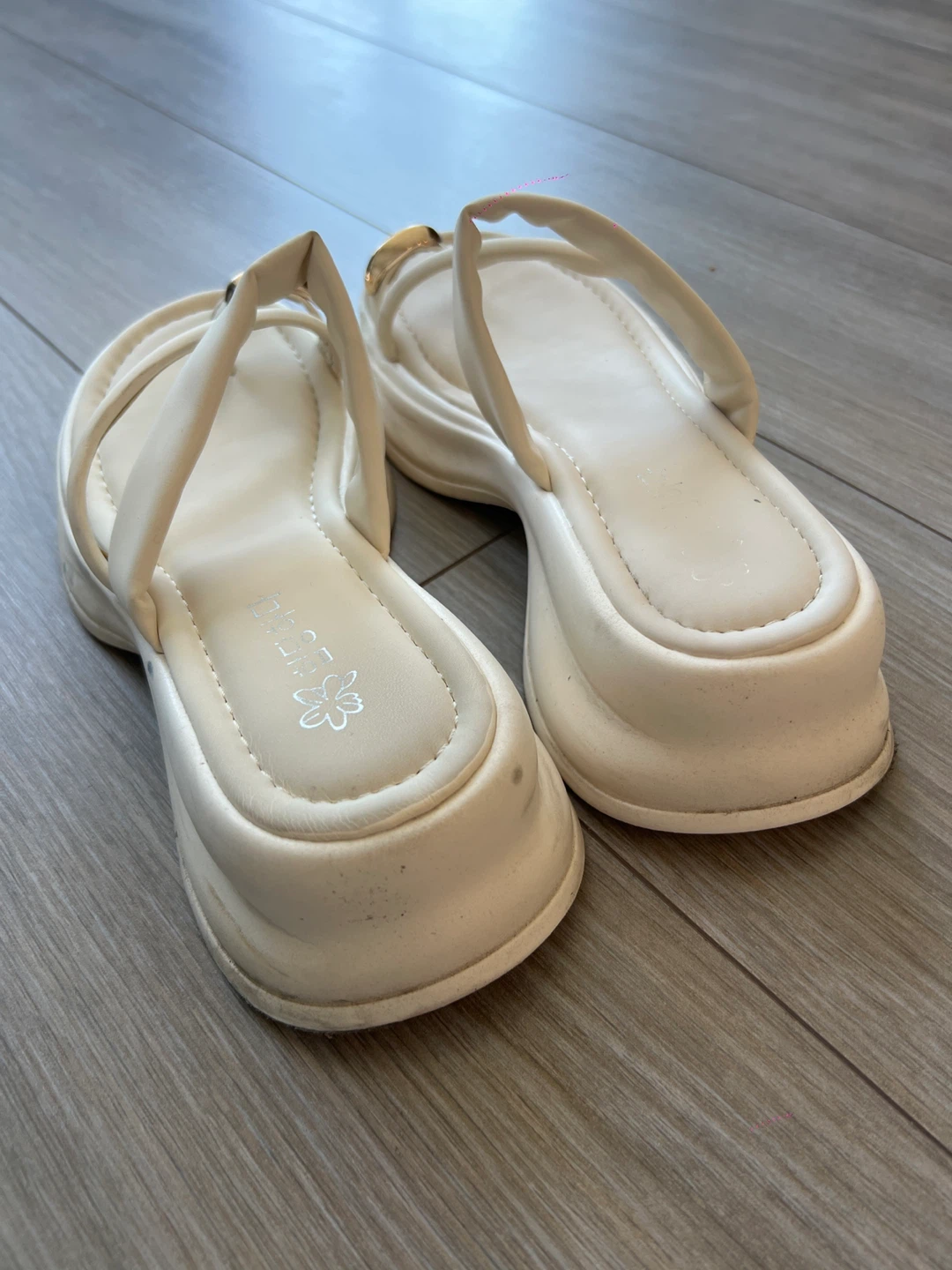 White Platform Thong Sandals with Gold Accent - photo 5