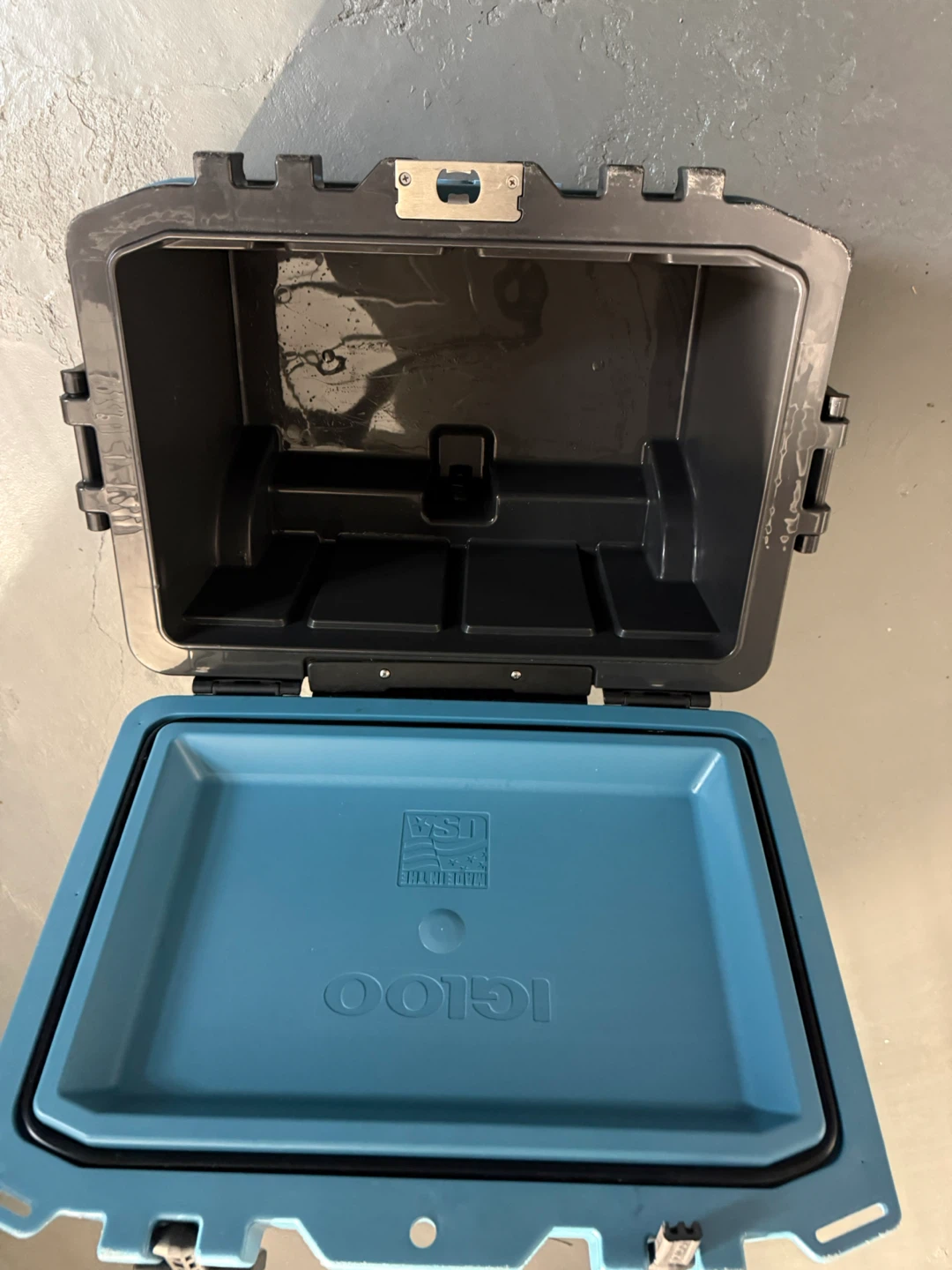 Igloo Blue Rolling Cooler - photo 4